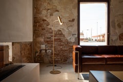 Zeitgenössische, moderne Stehlampe aus natürlichem Messing, handgefertigt in Italien von 247lab