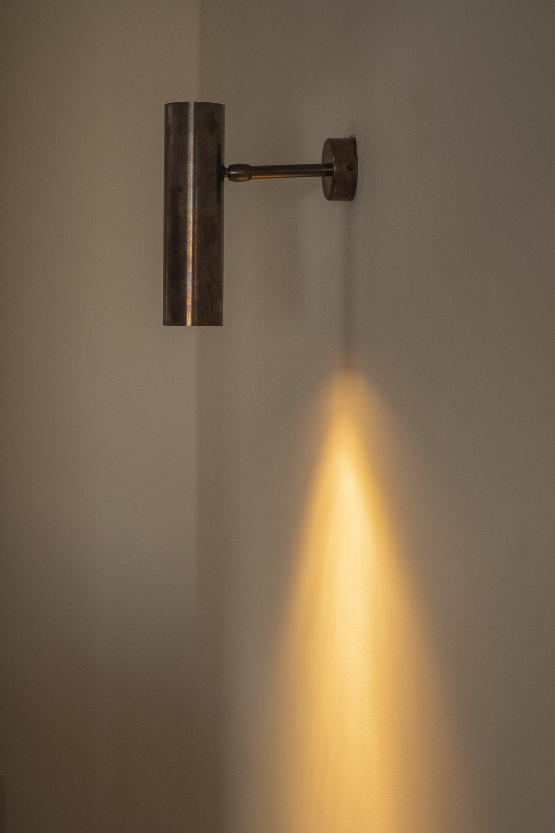 Natural Brass Contemporary-Modern Wall Cylinder Light Handcrafted in Italy