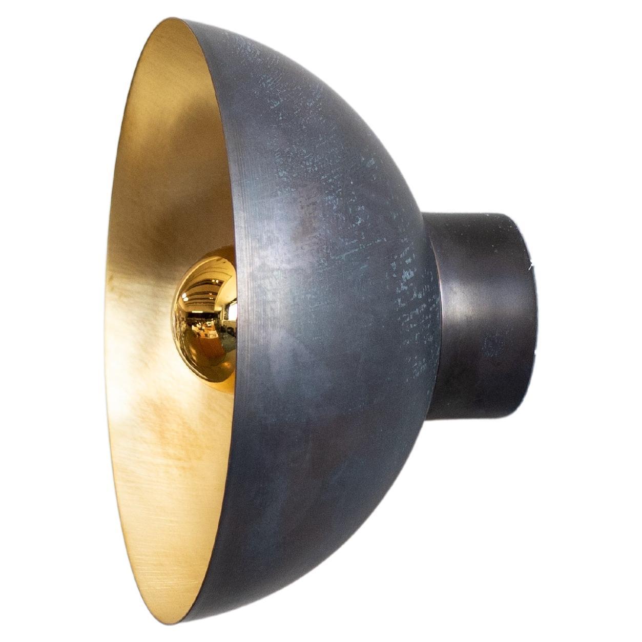 Natural Brass Contemporary-Modern decorative Wall Light Handcrafted in Italy For Sale