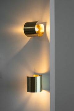 Natural Brass Contemporary-Modern Decorative Wall Light Handcrafted in Italy