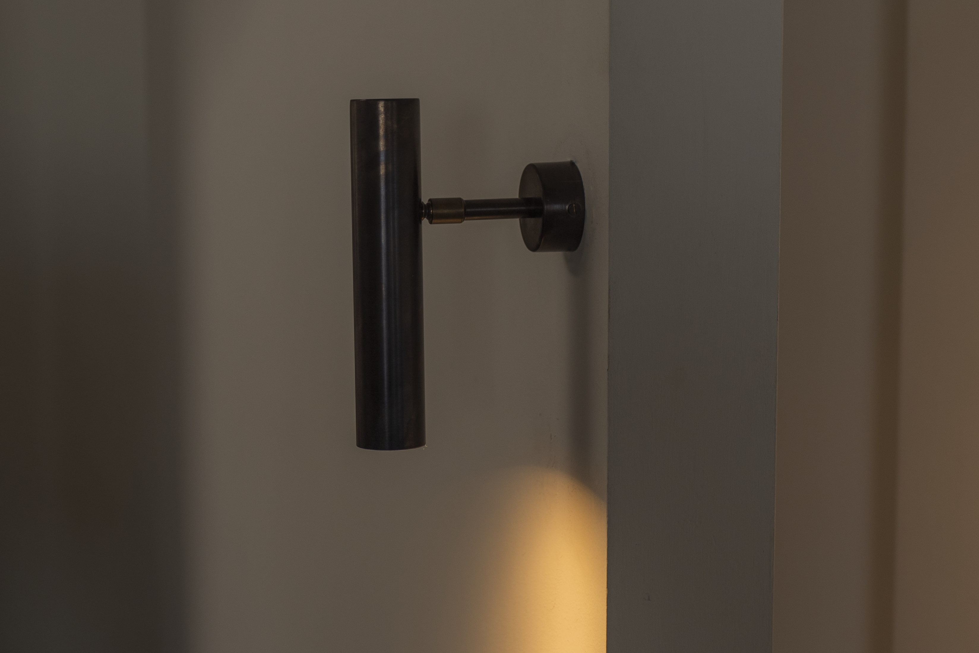 Mini KYLE pt - solid brass wall lamp For Sale
