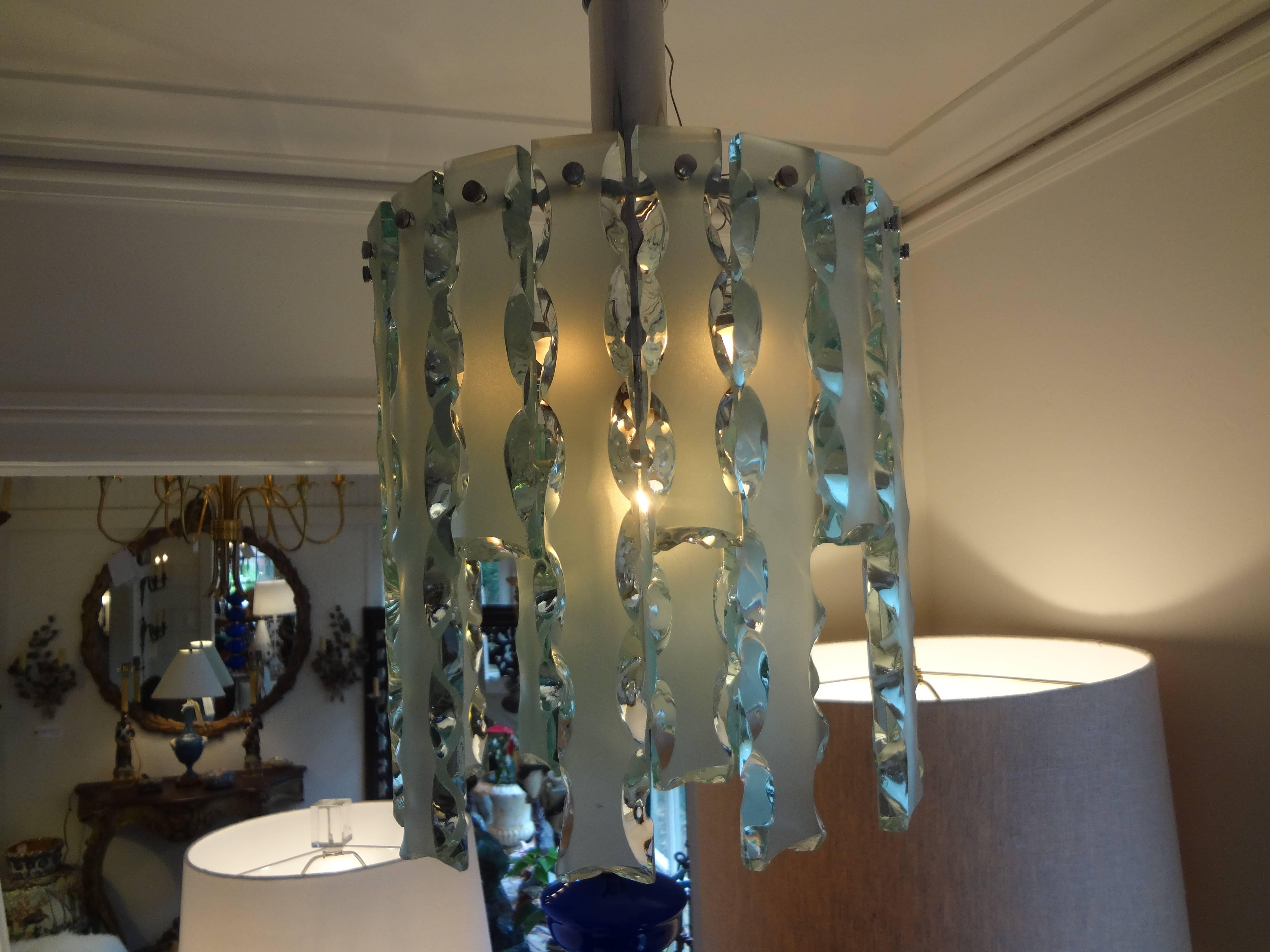 Italian Zero Quattro-Fontana Arte frosted glass chandelier.
Chic Italian Mid-Century Modern sandblasted chiselled glass lantern style chandelier or pendant with chrome structure. This Italian lantern style glass fixture was made by 04 (Zero