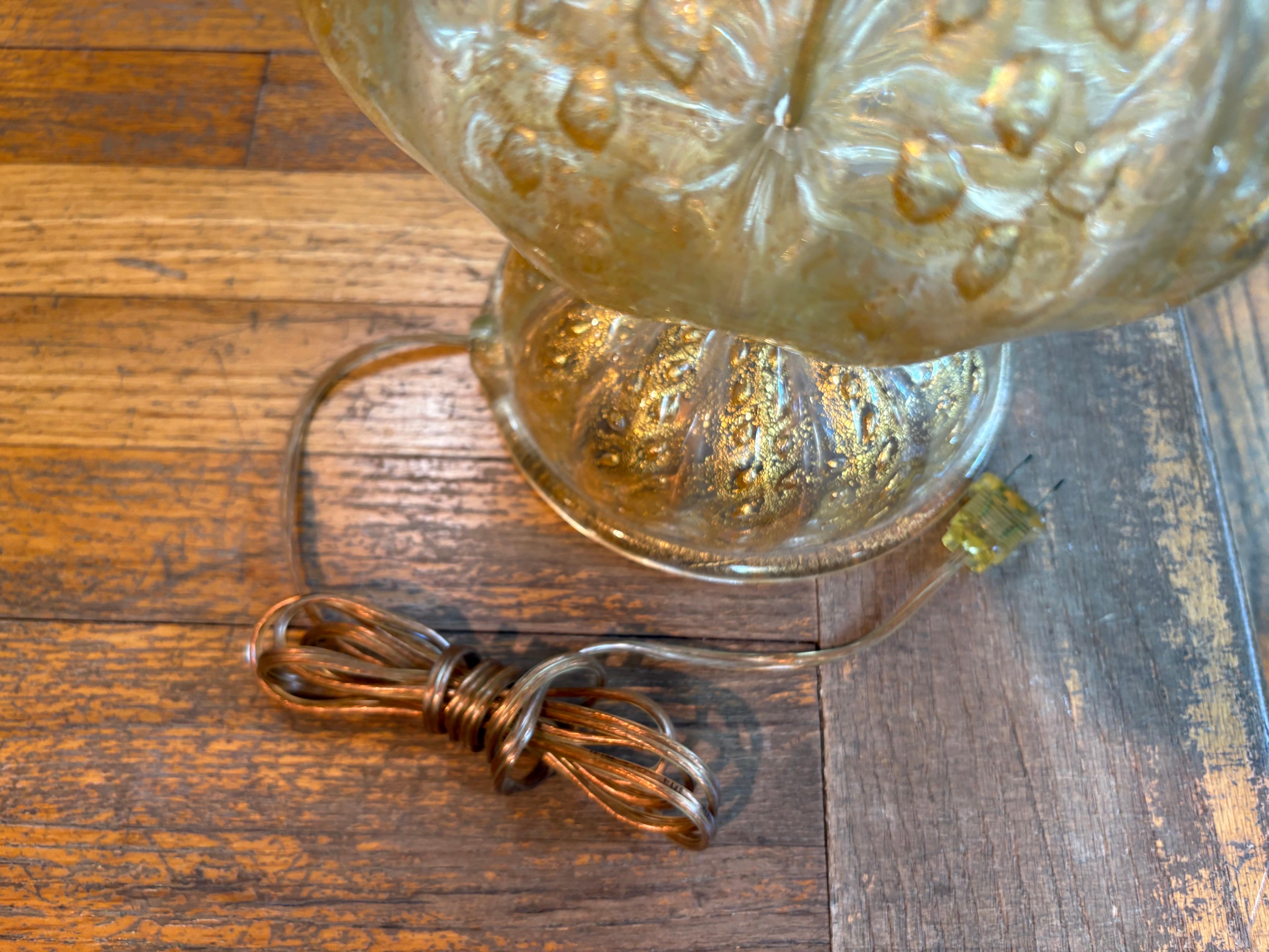 Lampe en verre Murano doré en vente 2