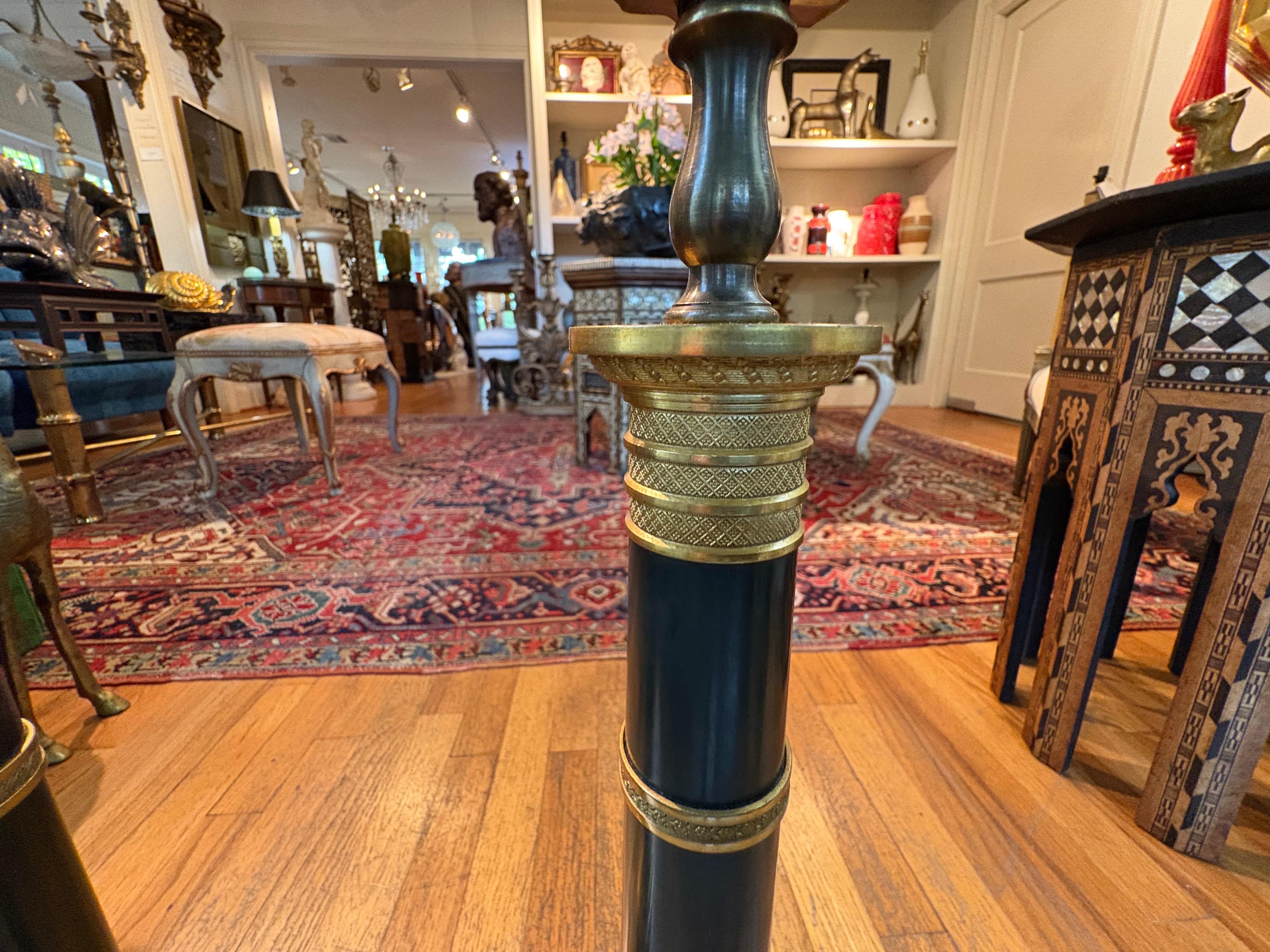Coppia di lampade francesi in stile neoclassico In condizioni buone in vendita a Houston, TX