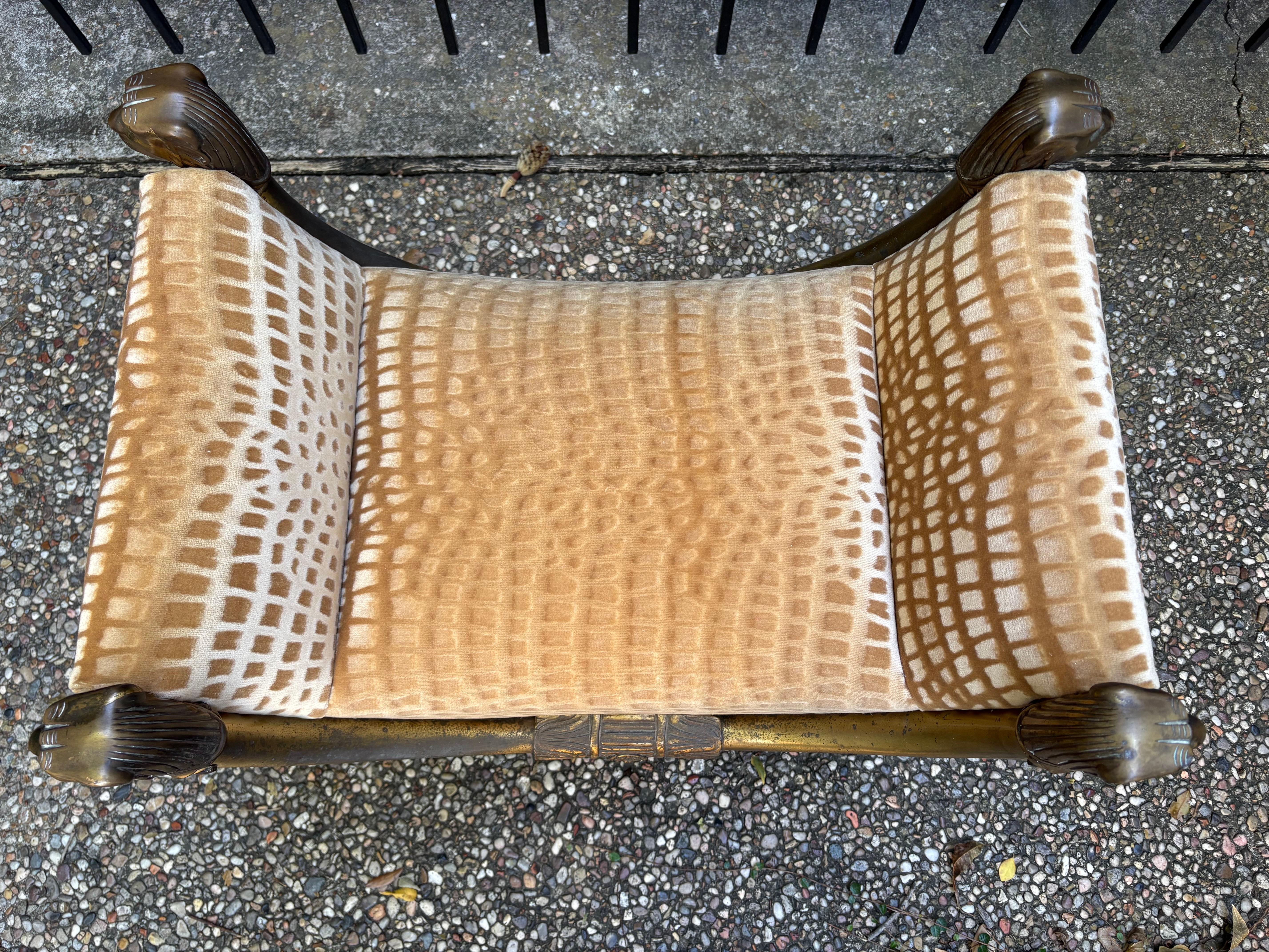 Banc Curule italien en laiton avec têtes de lions en vente 2