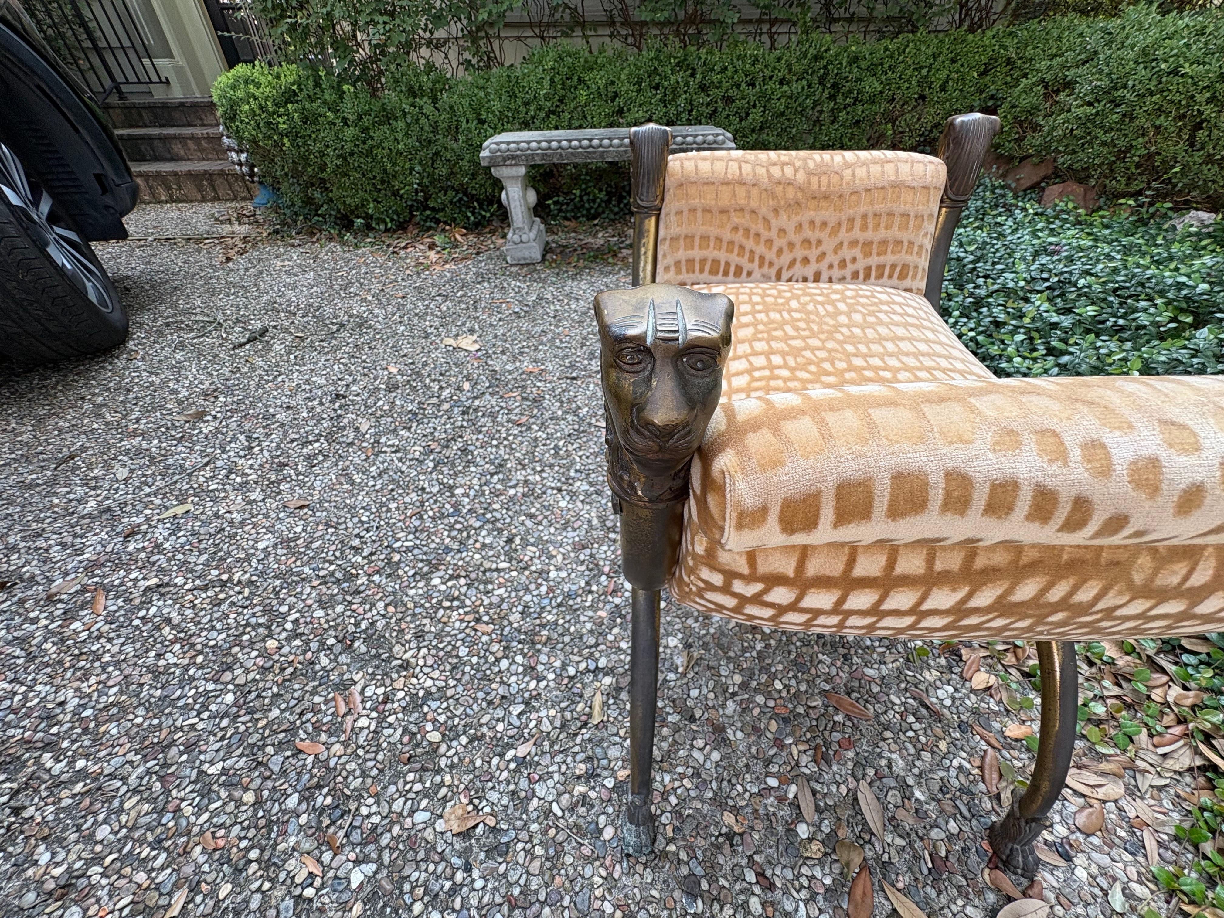 Banc Curule italien en laiton avec têtes de lions en vente 8