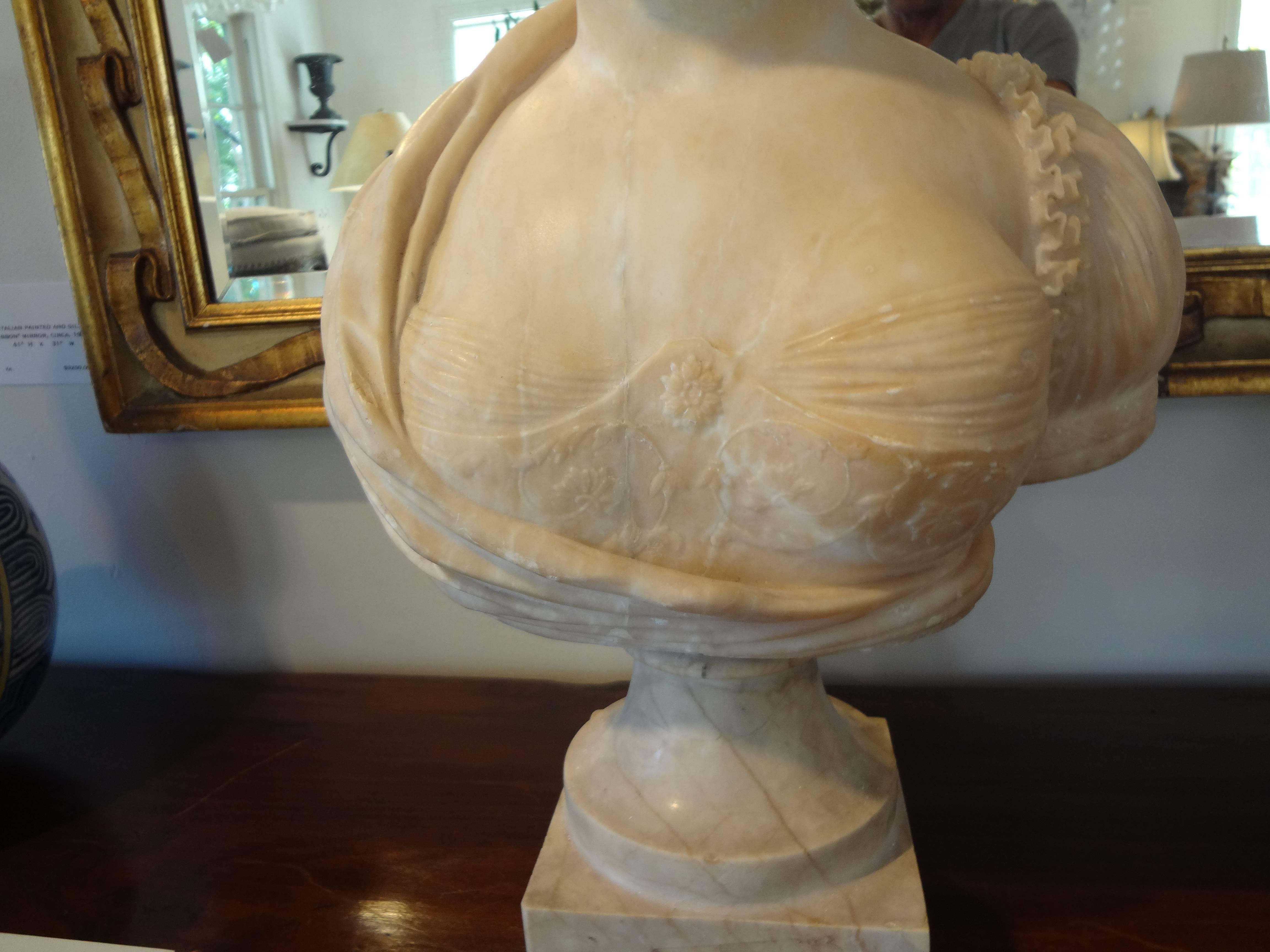 Buste italien en albâtre du 19ème siècle Bon état - En vente à Houston, TX