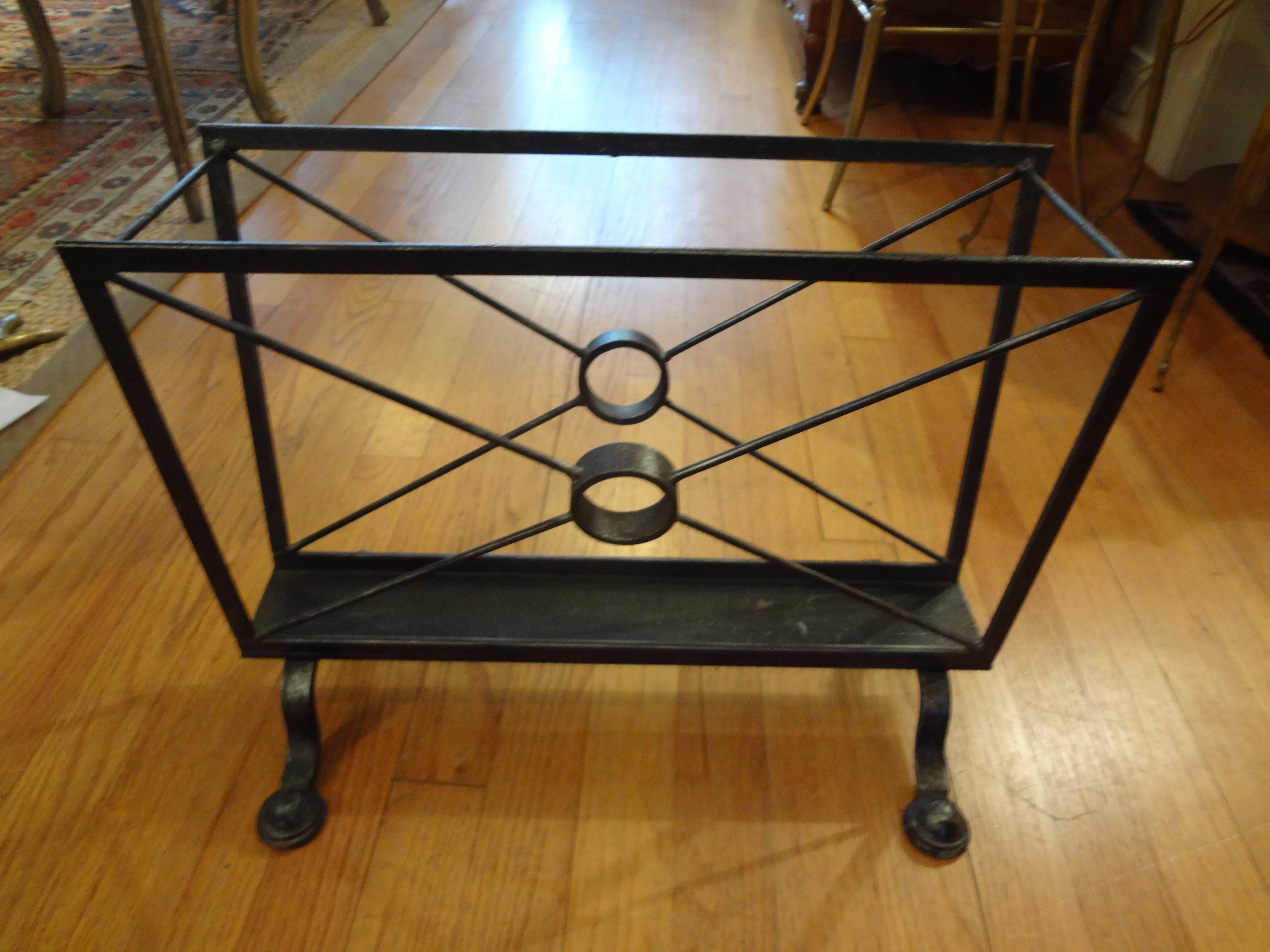 Vintage Wrought Iron Magazine Rack Inspired by Tommi Parzinger In Excellent Condition In Houston, TX