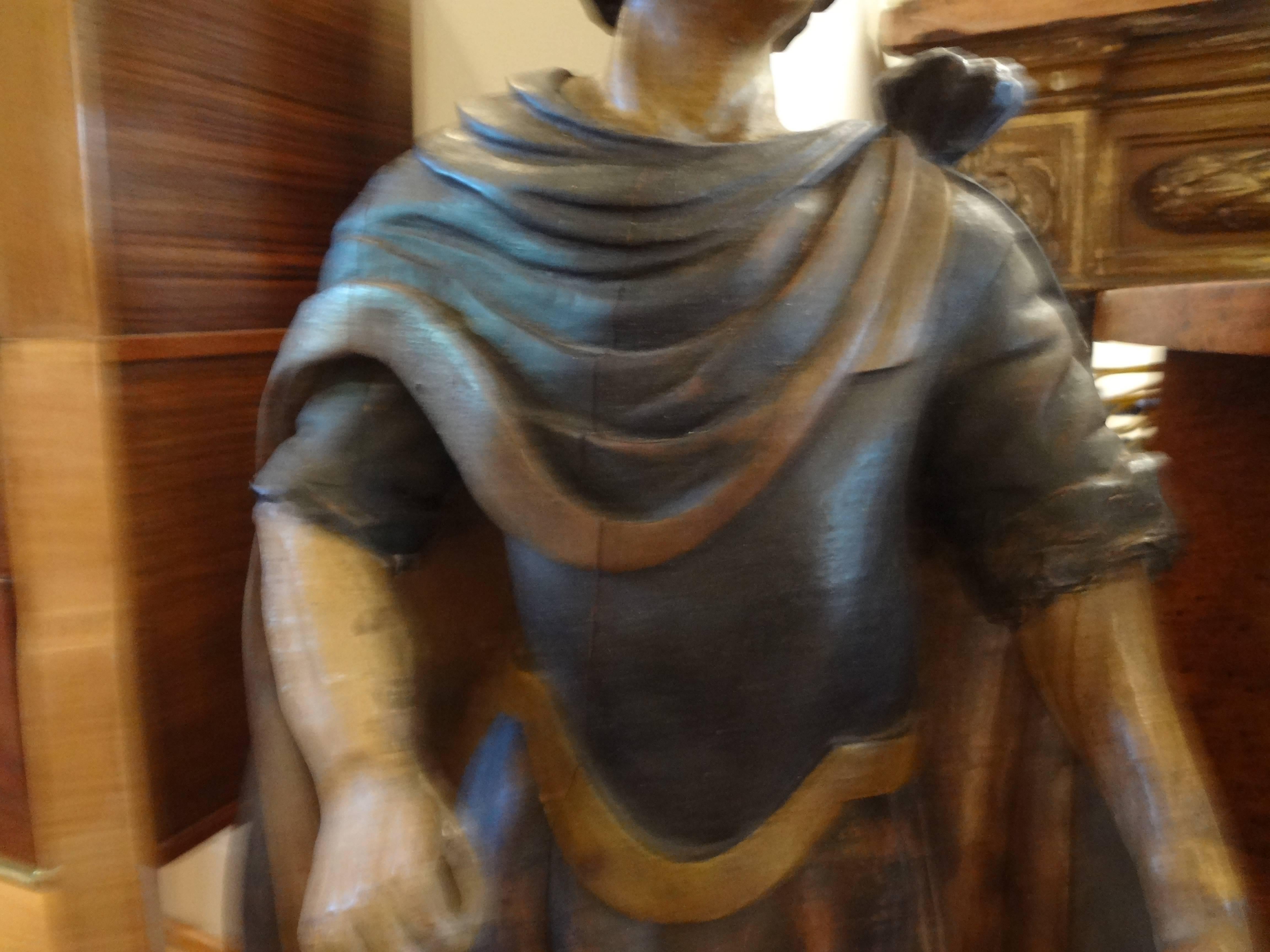 Geschnitzte spanische Conquistador-Holzfigur aus dem 18. Jahrhundert im Zustand „Gut“ im Angebot in Houston, TX