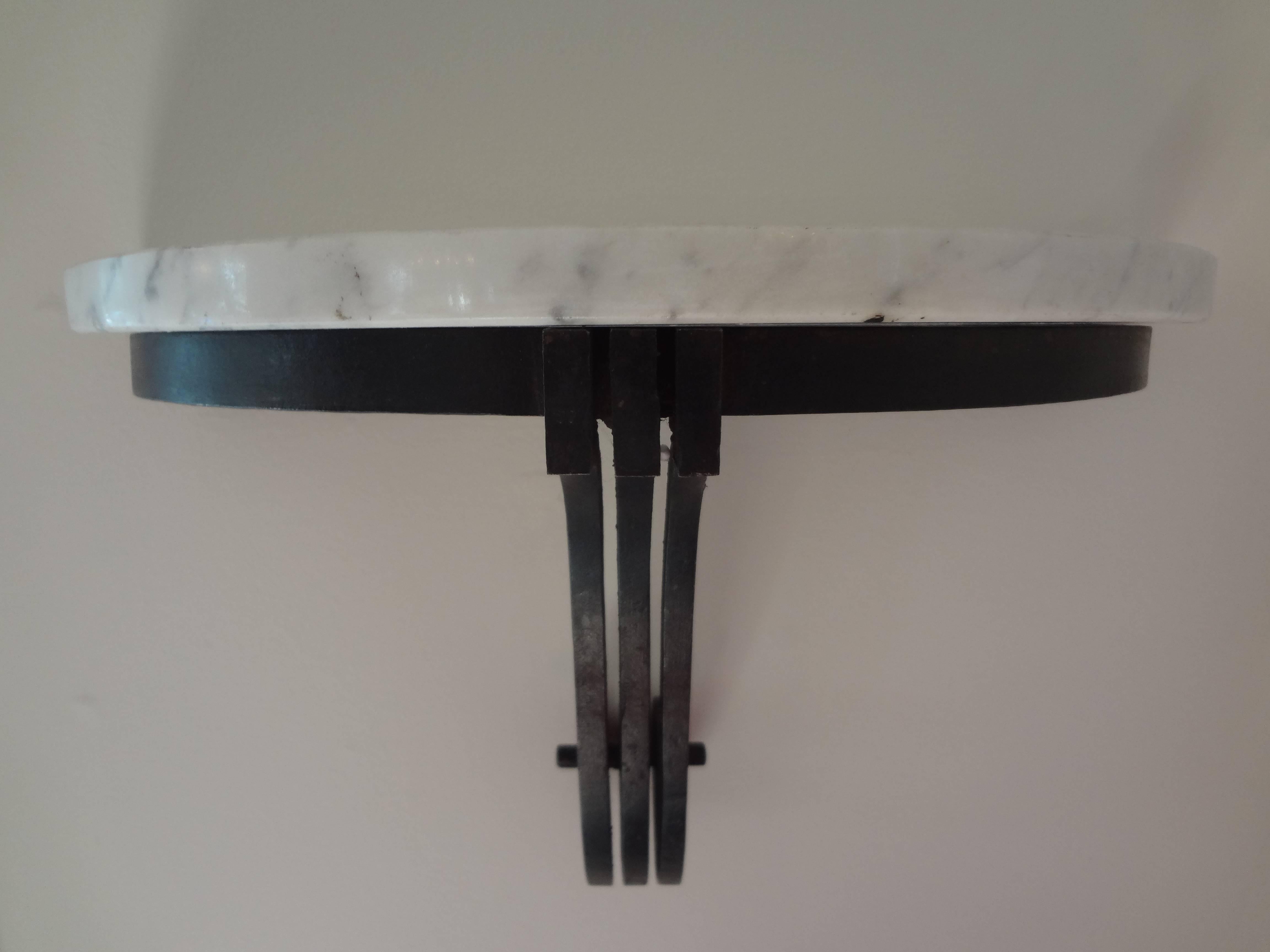 Mid-20th Century Pair of French Art Deco Wrought Iron Wall Brackets or Consoles with Marble Tops