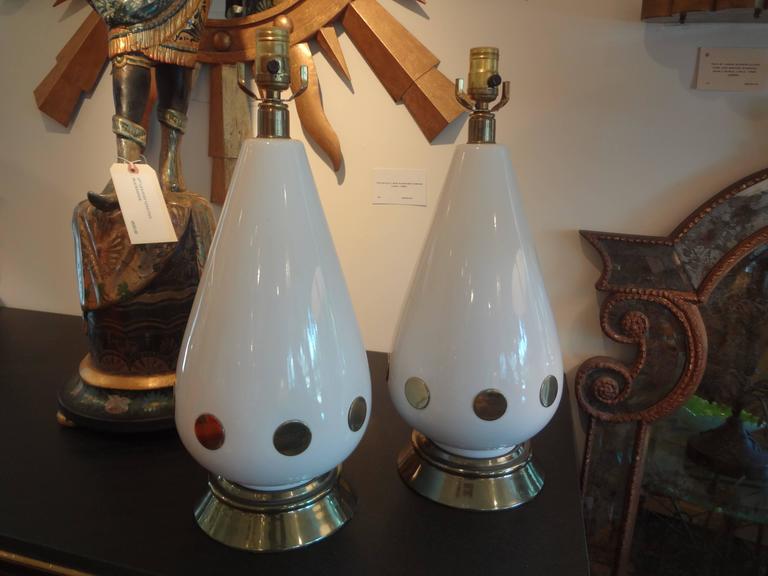 Pair of Italian Mid-Century Modern White Porcelain and Brass Lamps In Good Condition For Sale In Houston, TX