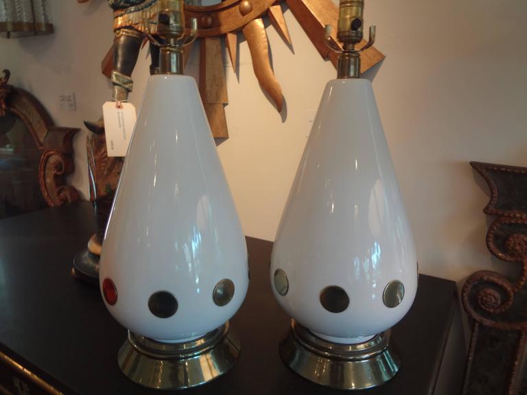 Pair of Italian Mid-Century Modern White Porcelain and Brass Lamps For Sale 2