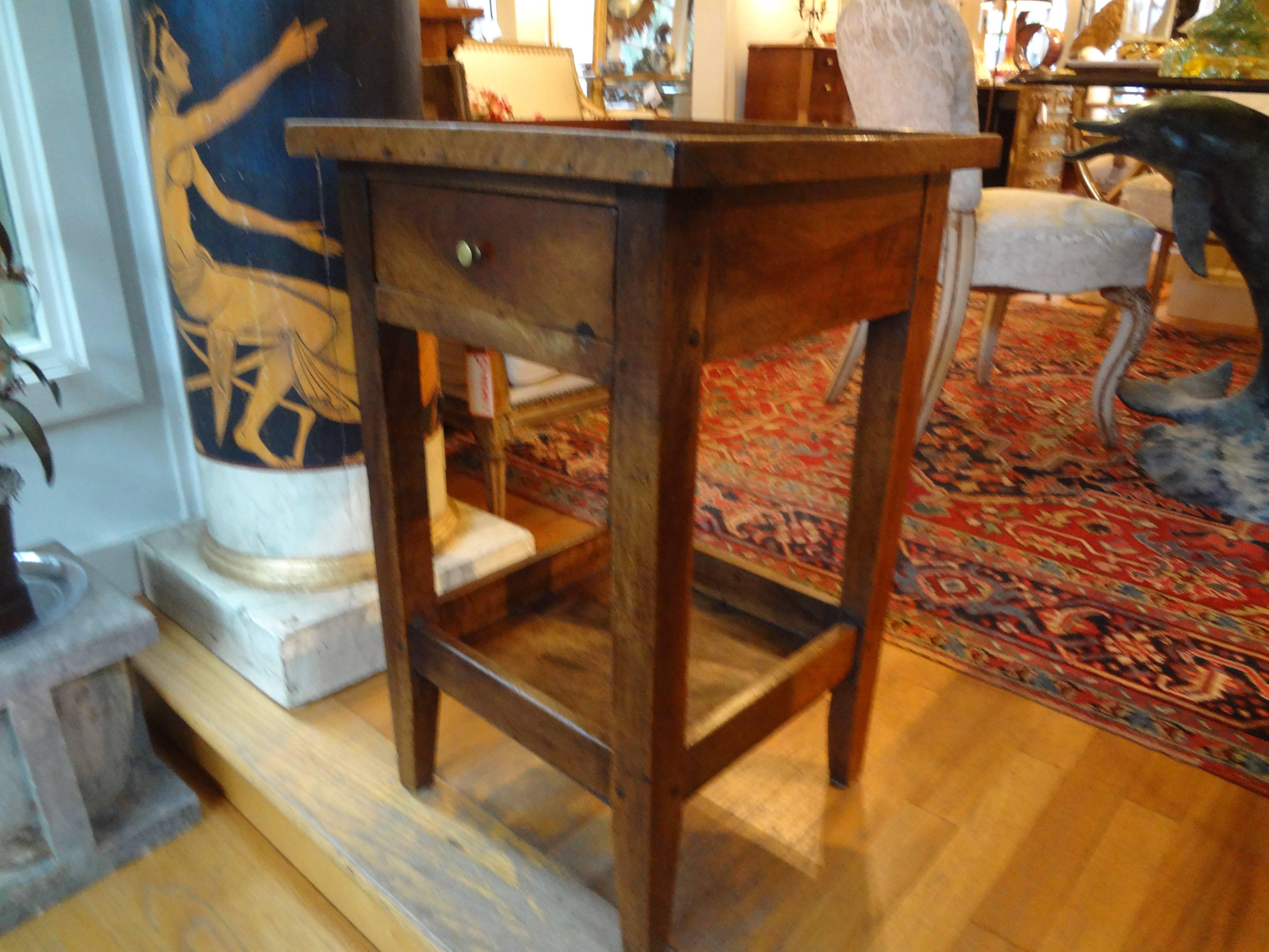 19th Century French  Louis Philippe Walnut Table In Good Condition For Sale In Houston, TX