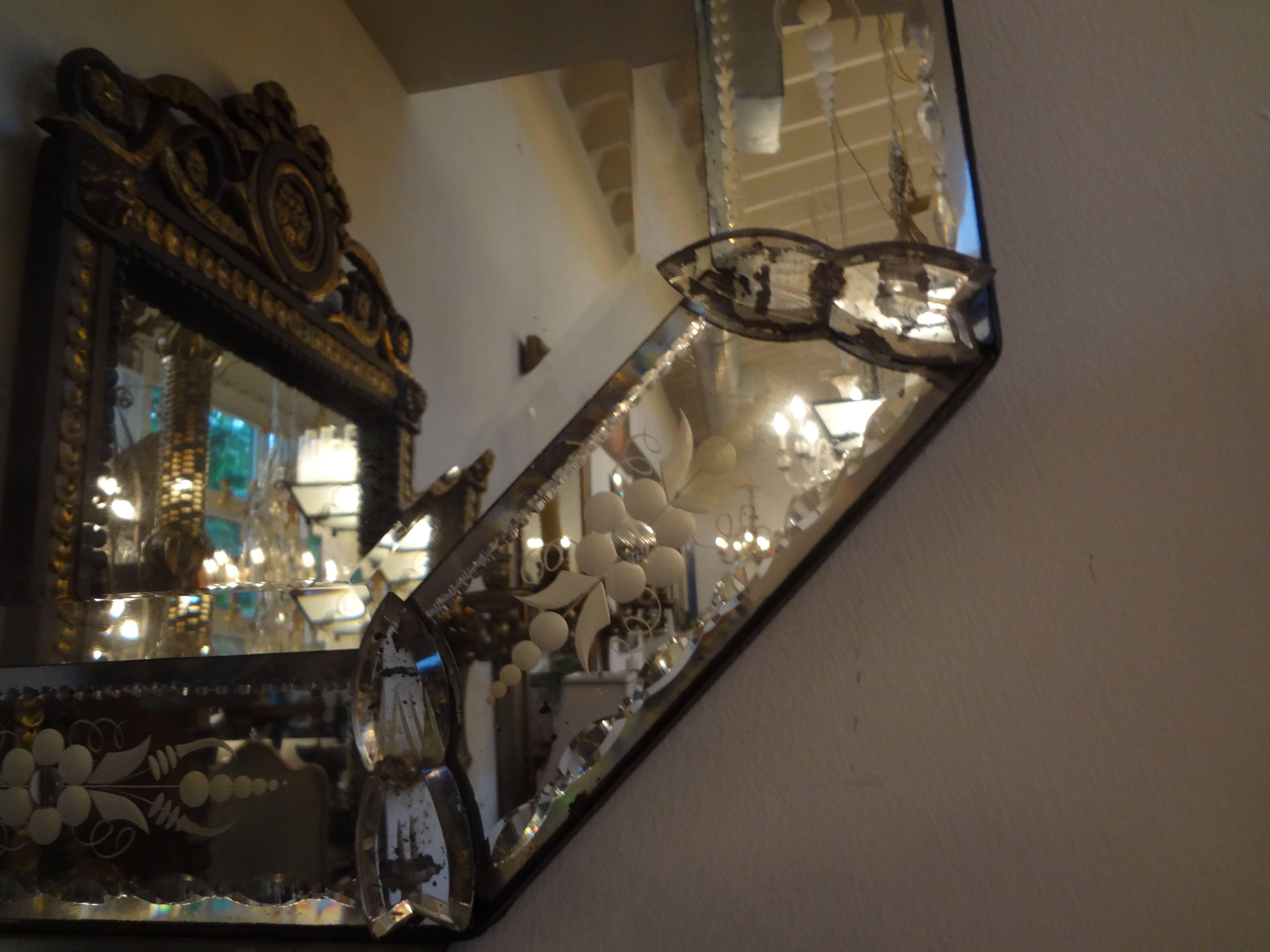 Venetian Glass Etched and Beveled Octagonal Mirror In Good Condition In Houston, TX