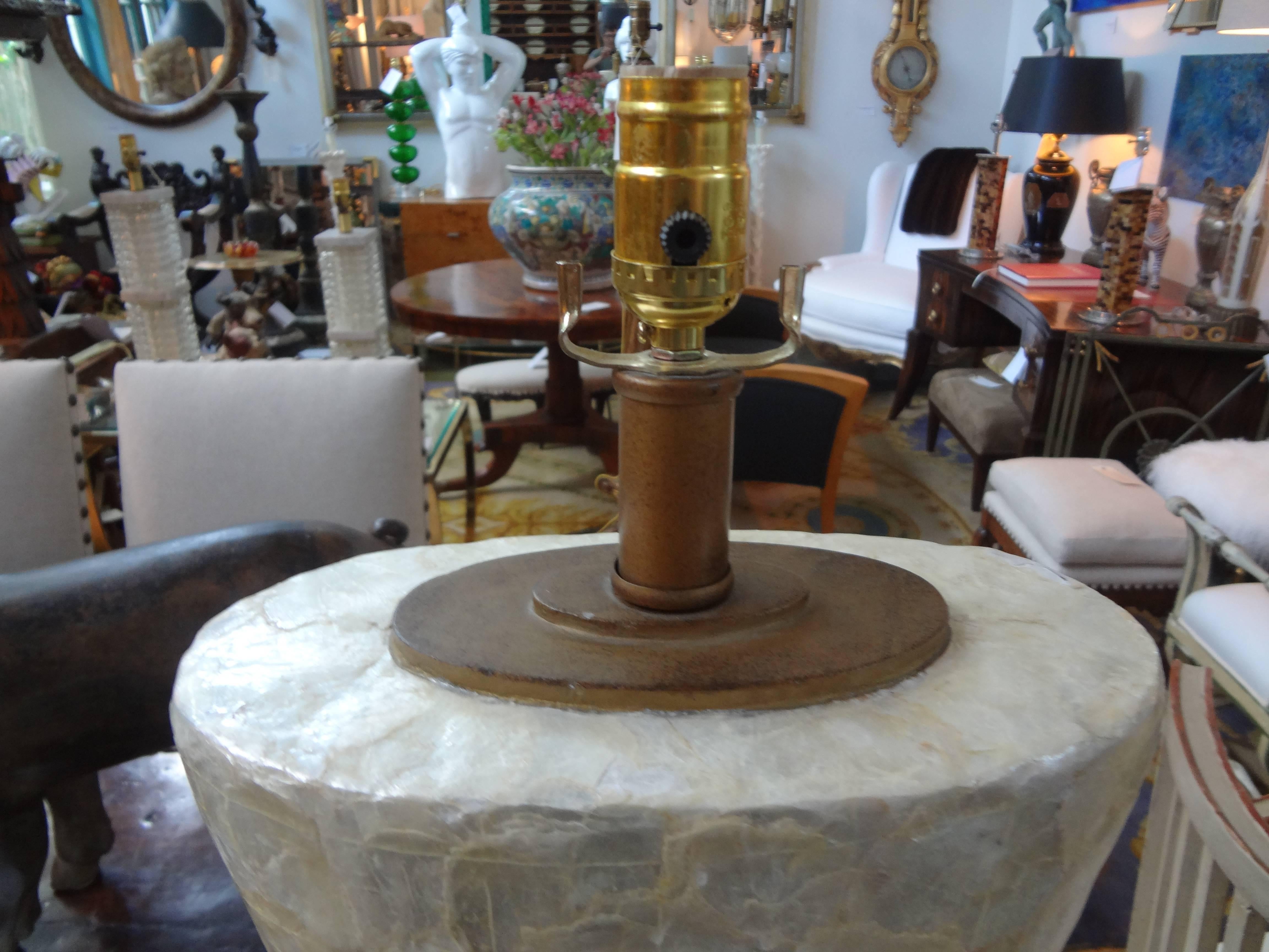 Mid-Century Modern Lampe coquillage vintage Capiz en vente