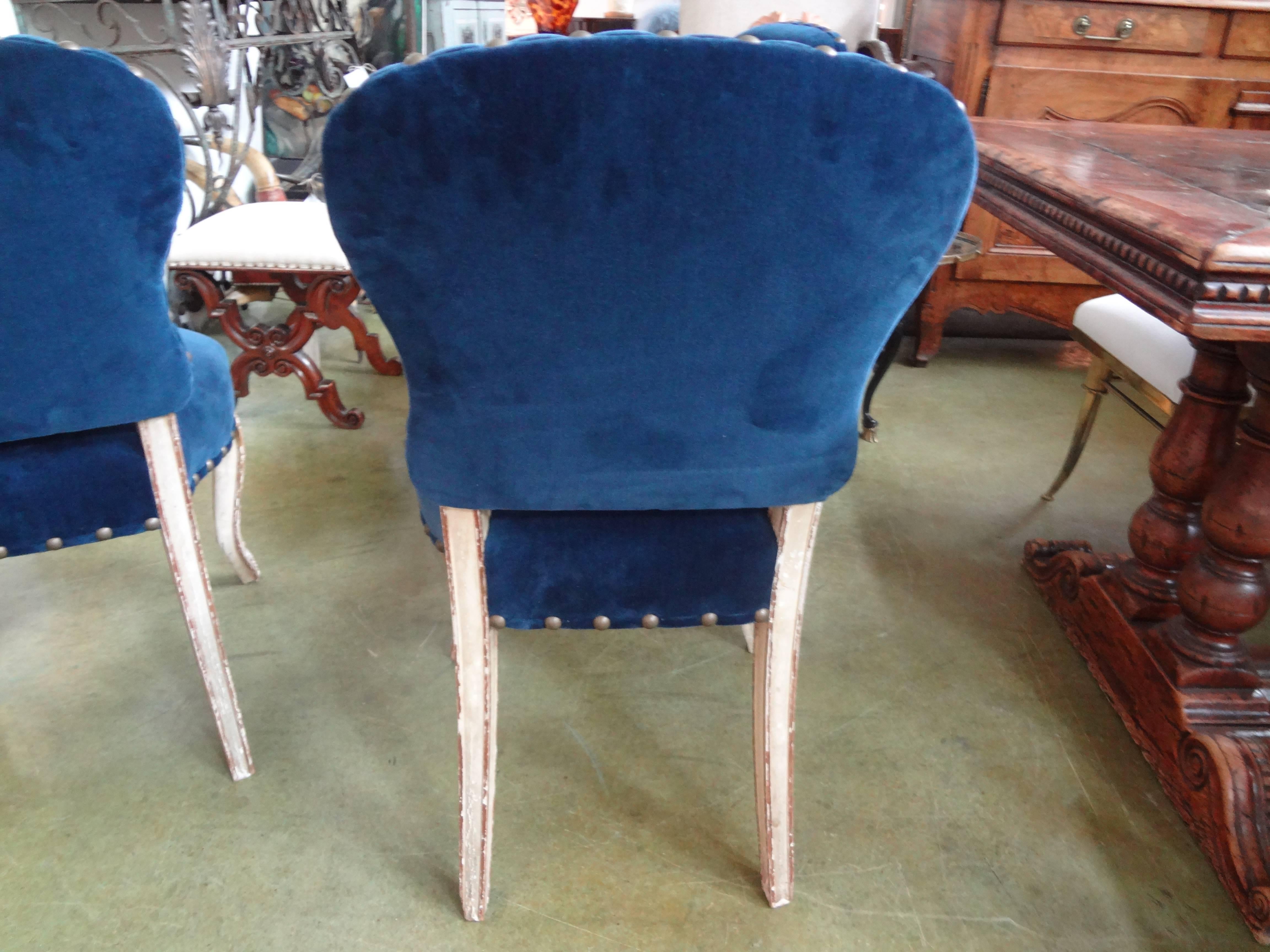 Set of Six Antique French Louis XV-XVI Style Painted and Gilt Dining Chairs (Frühes 20. Jahrhundert)