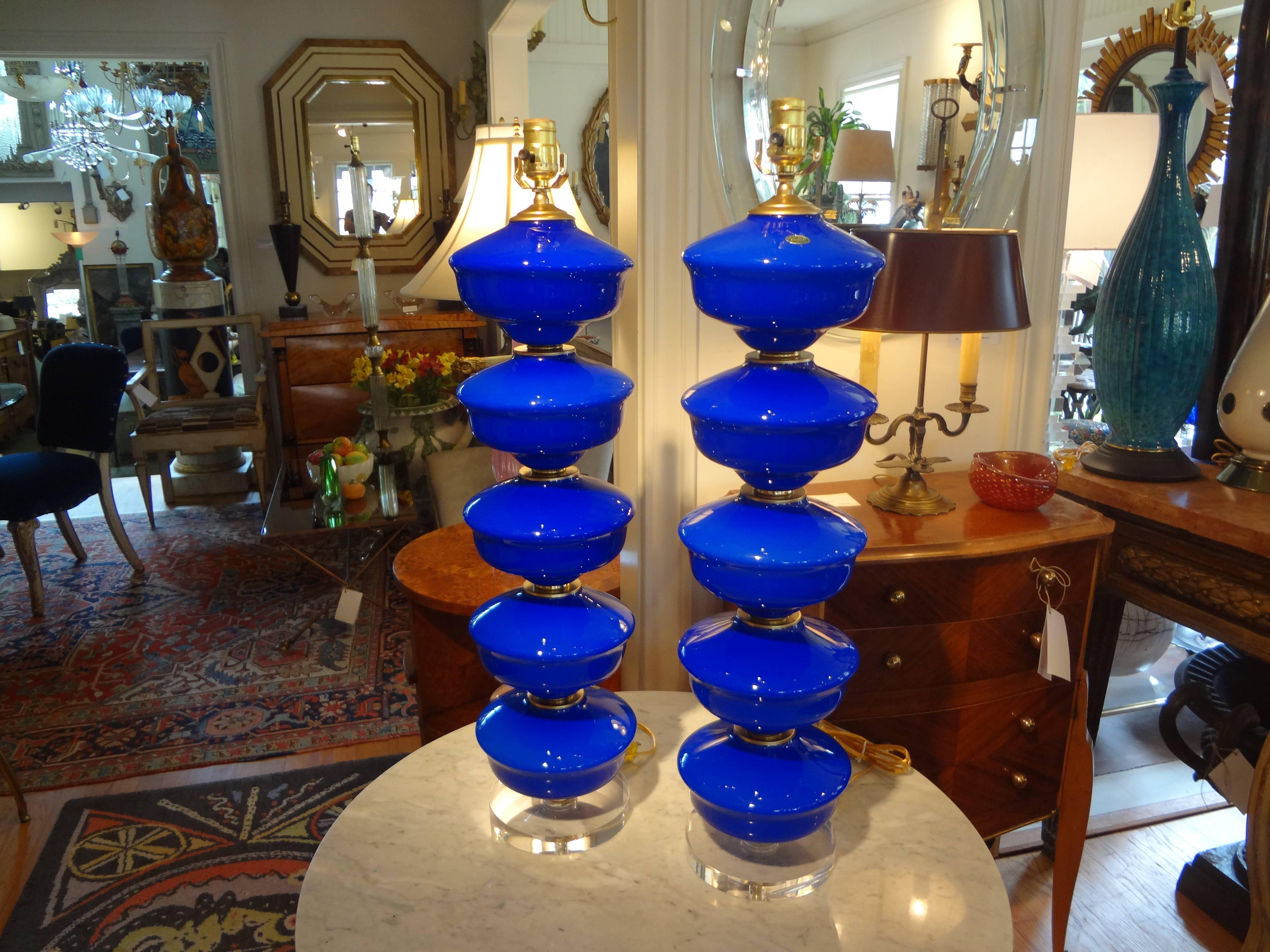 Tall Pair Of Cobalt Blue Murano Glass Lamps Mounted On Lucite Bases In Excellent Condition In Houston, TX
