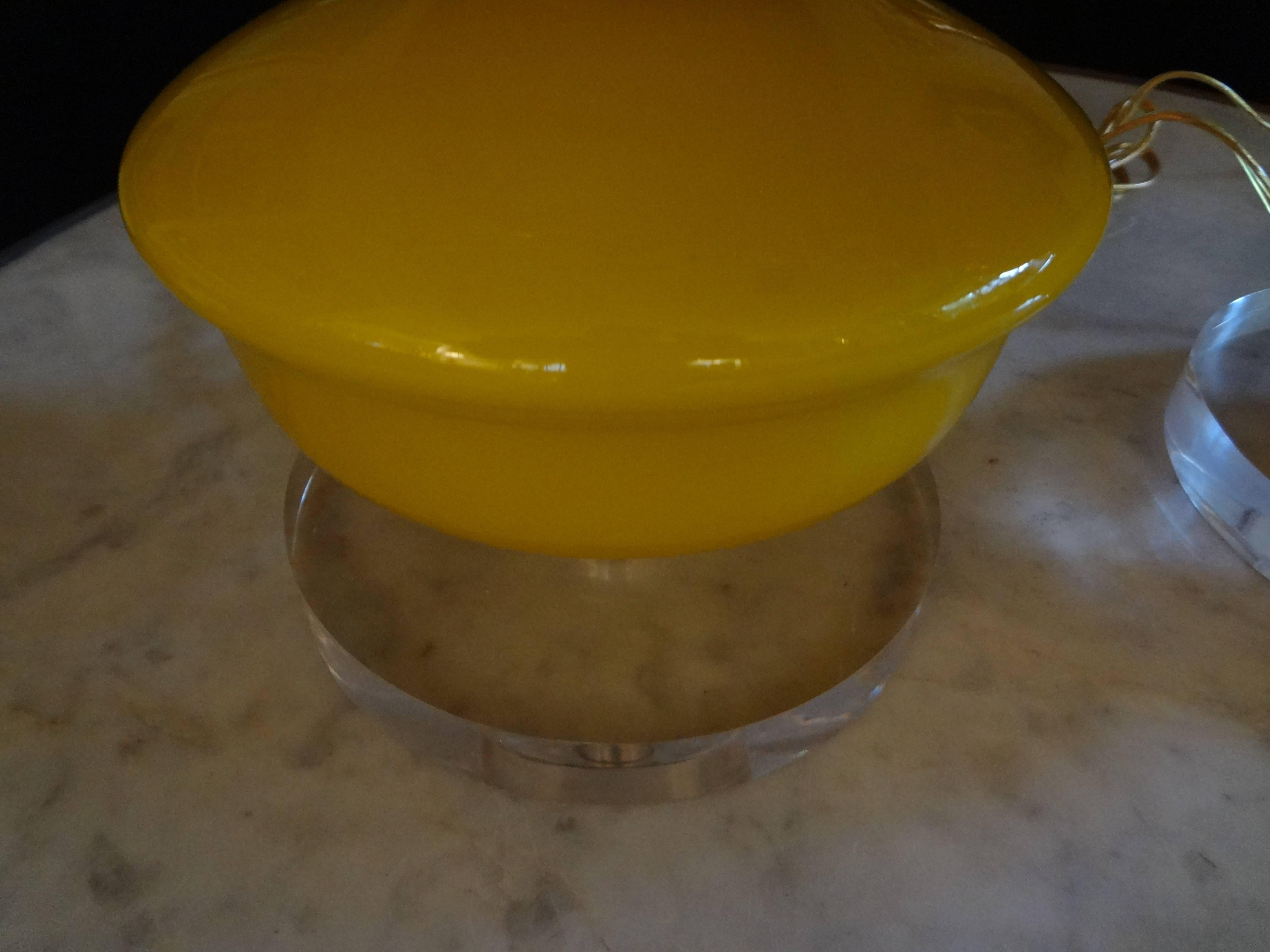 Tall Pair of Yellow Murano Glass Lamps on Lucite Bases In Excellent Condition In Houston, TX