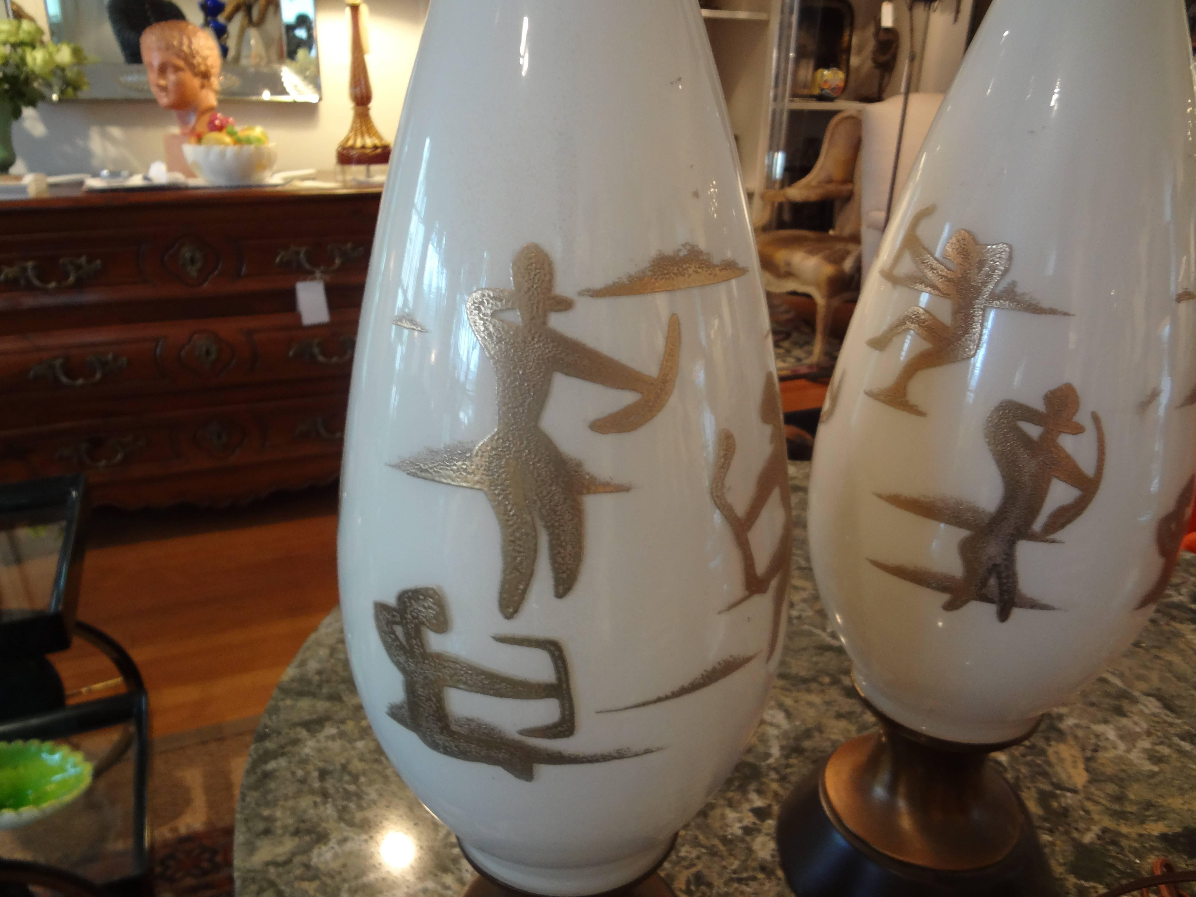 Pair of Midcentury White Glass Lamps with Abstract Gilt Decoration In Good Condition For Sale In Houston, TX