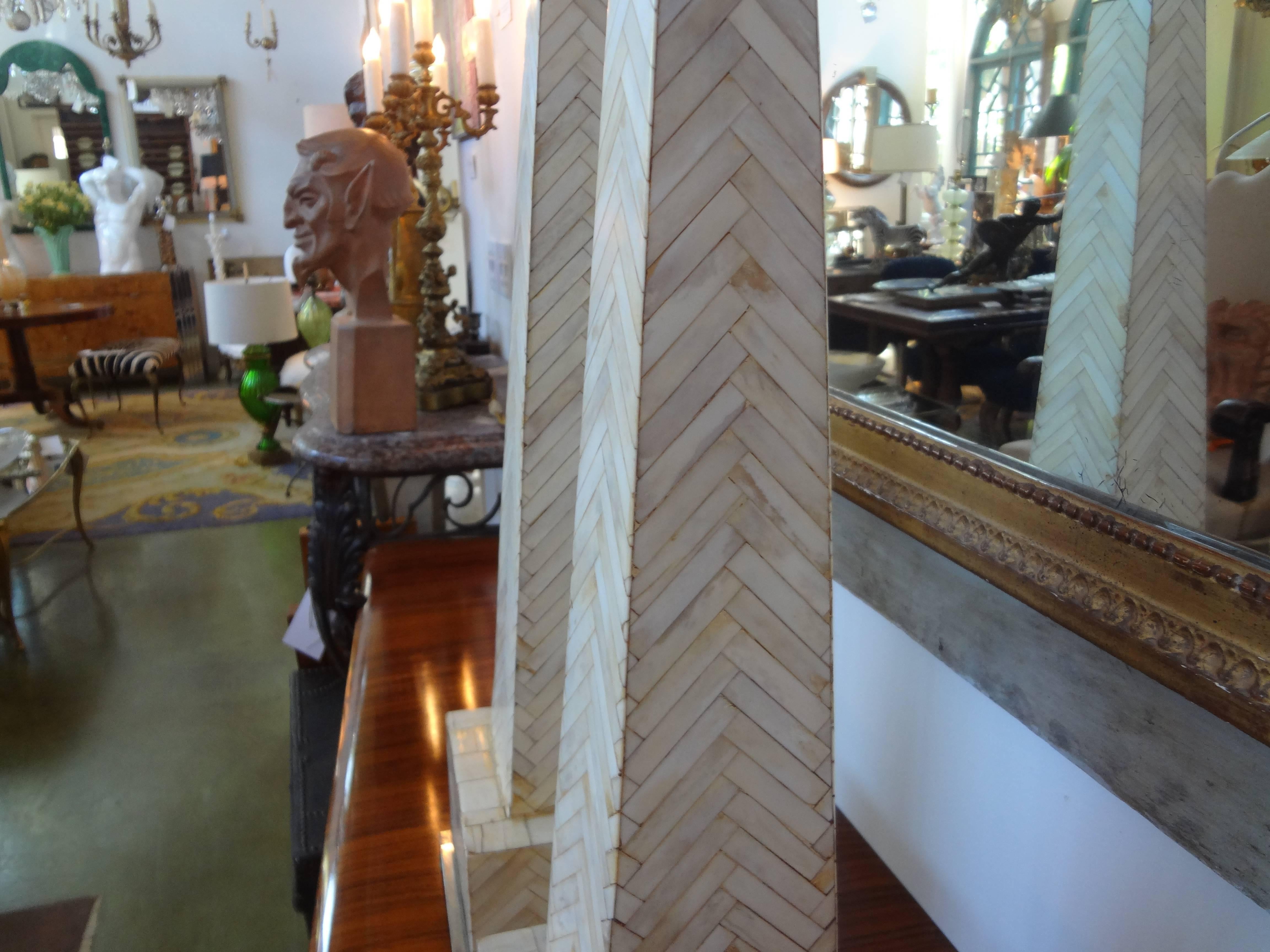 Pair of Tessellated Bone Obelisks with Silver Plate Bases and Caps In Good Condition In Houston, TX