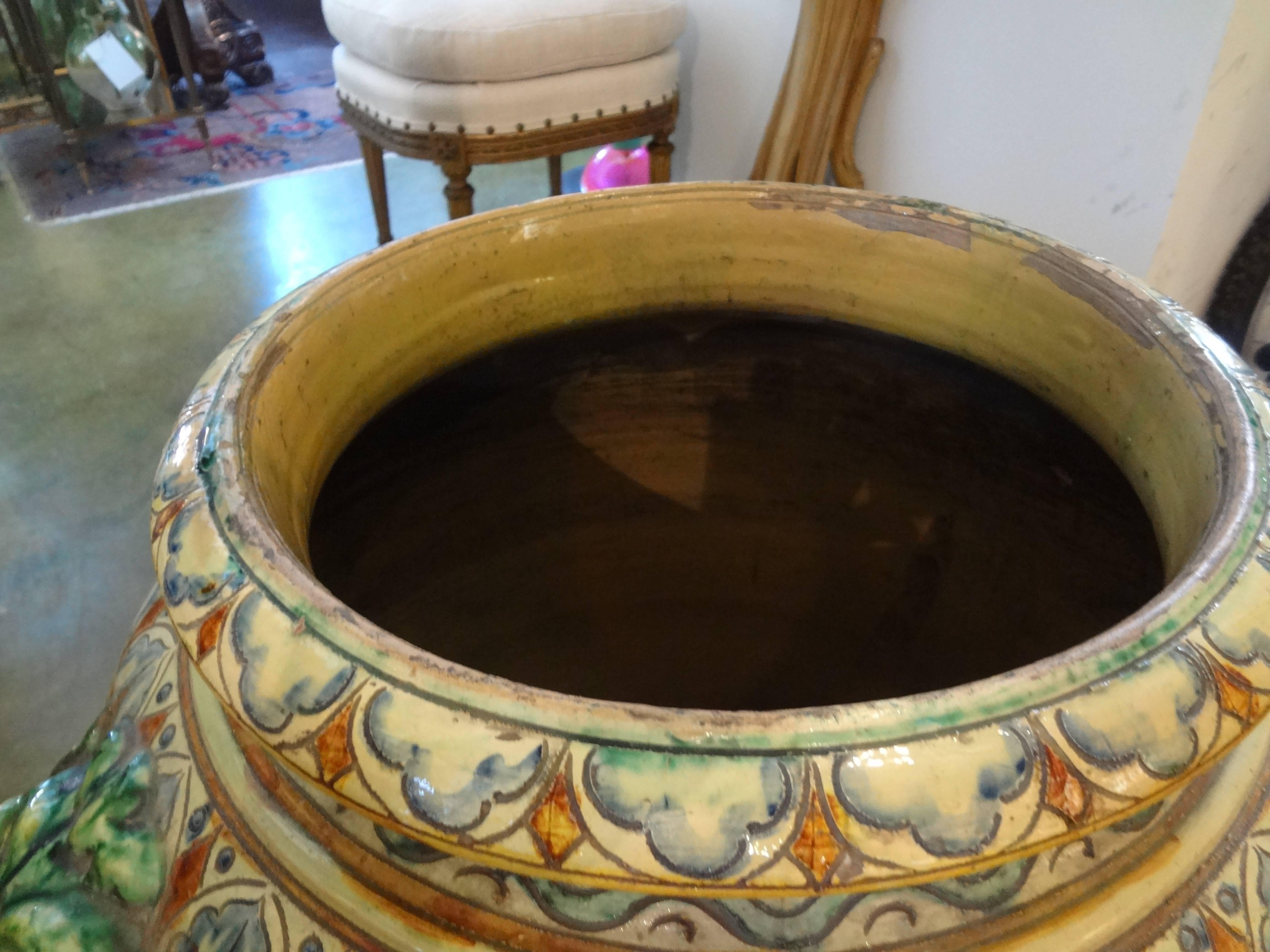 Große italienische glasierte Terrakotta-Urne mit stilisiertem Pferd (Italienisch) im Angebot