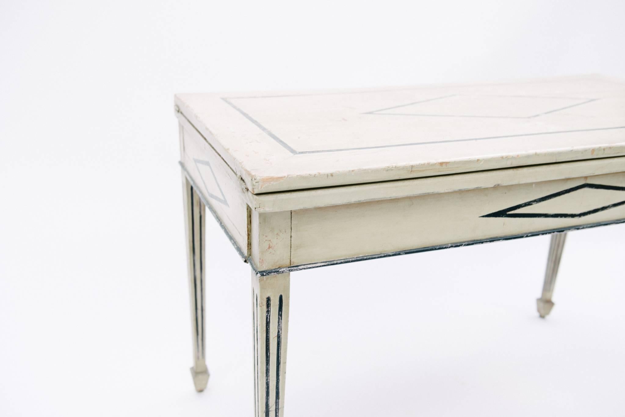 Fabulous 19th century French Directoire style extendable console table. This French neoclassical style table opens and slides to a length of this versatile table can also be used as a game table, centre table or dining table when needed. When