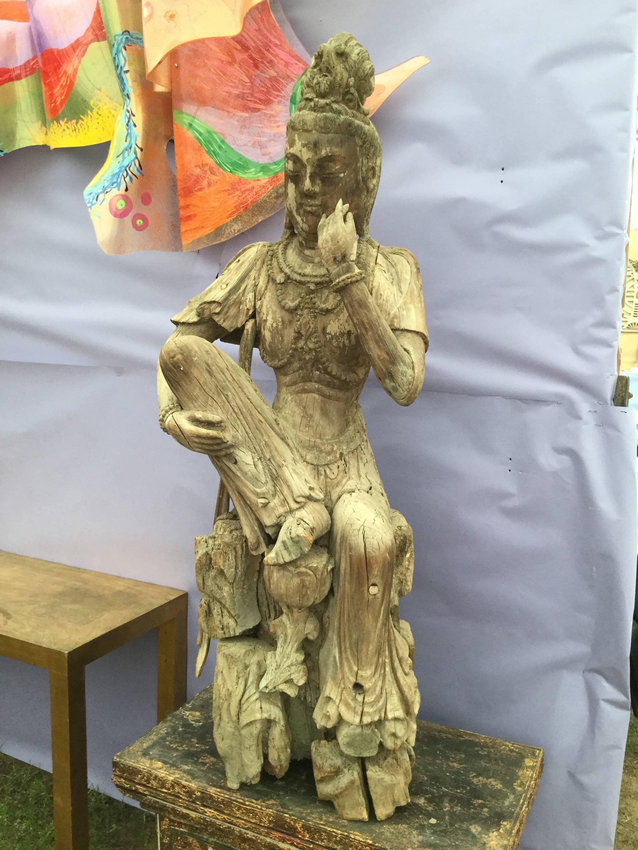 19th Century Chinese Guan Yin Carved Wooden Sculpture In Good Condition In Houston, TX