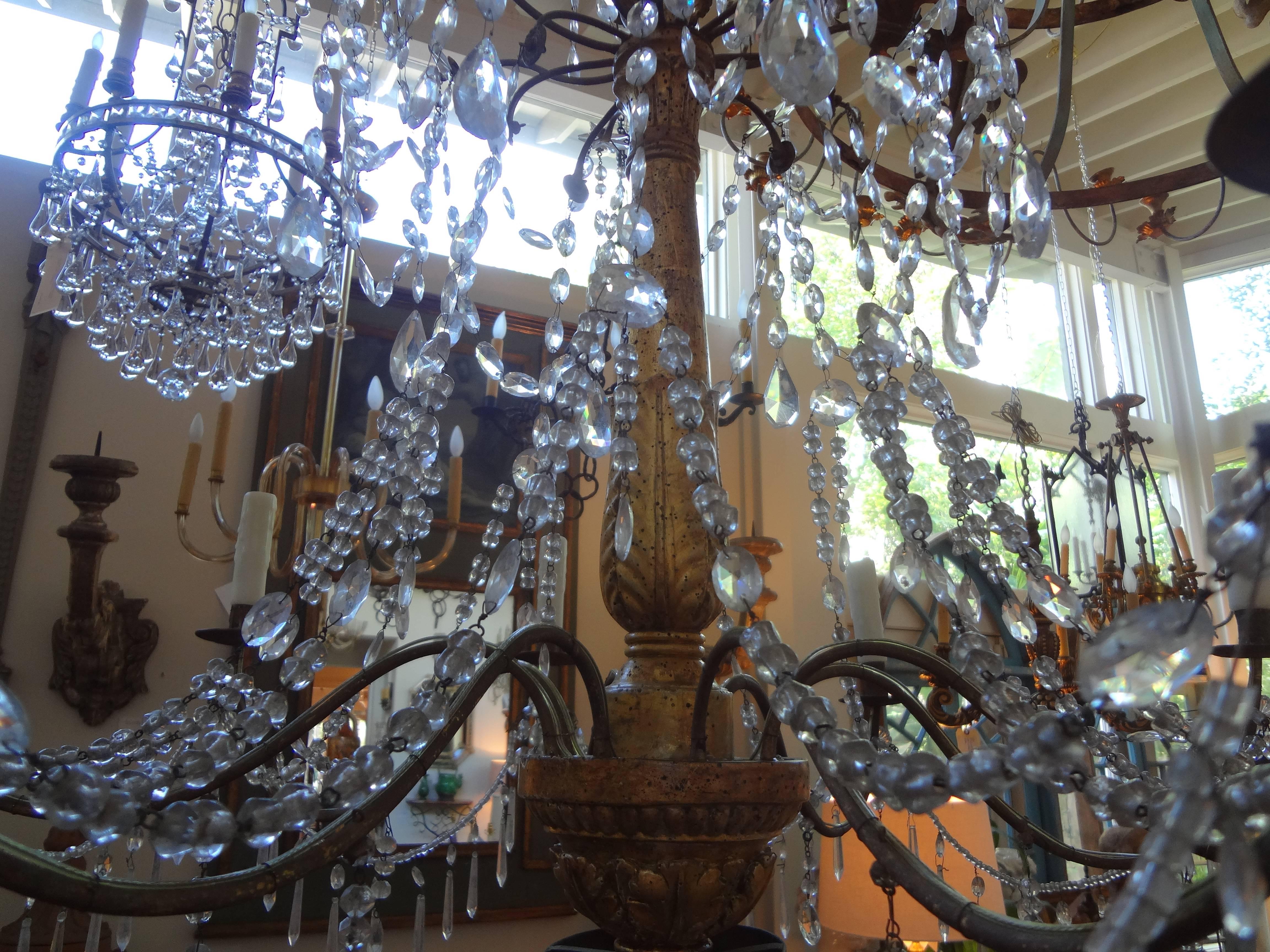 Late 18th Century Genovese Gilt Wood And Crystal Eight-Light Chandelier 6