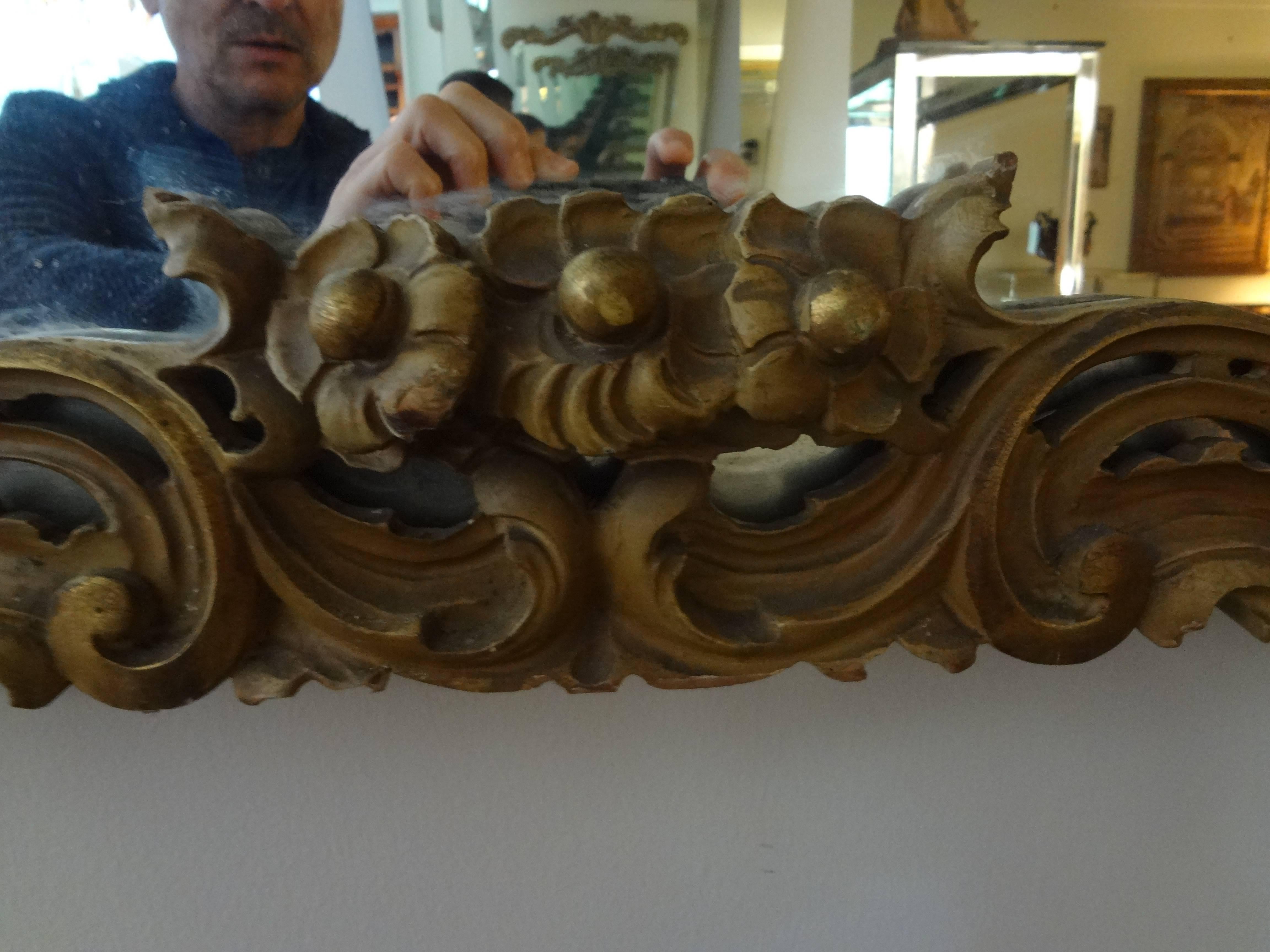 Paar italienische Spiegel aus bemaltem und vergoldetem Holz – Roche-inspiriert im Zustand „Gut“ im Angebot in Houston, TX