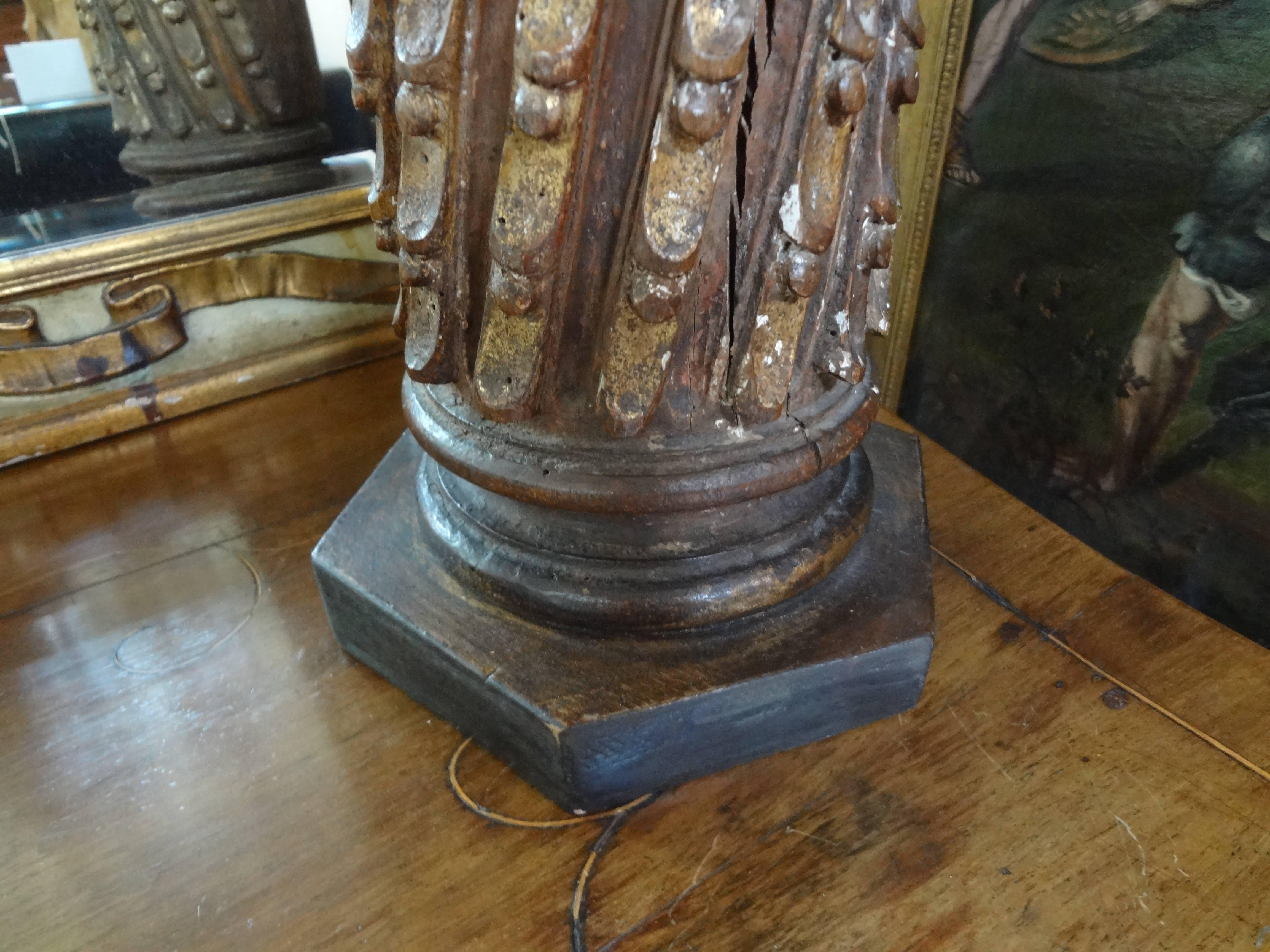 Grec classique Lampe à colonne corinthienne italienne en bois doré en vente