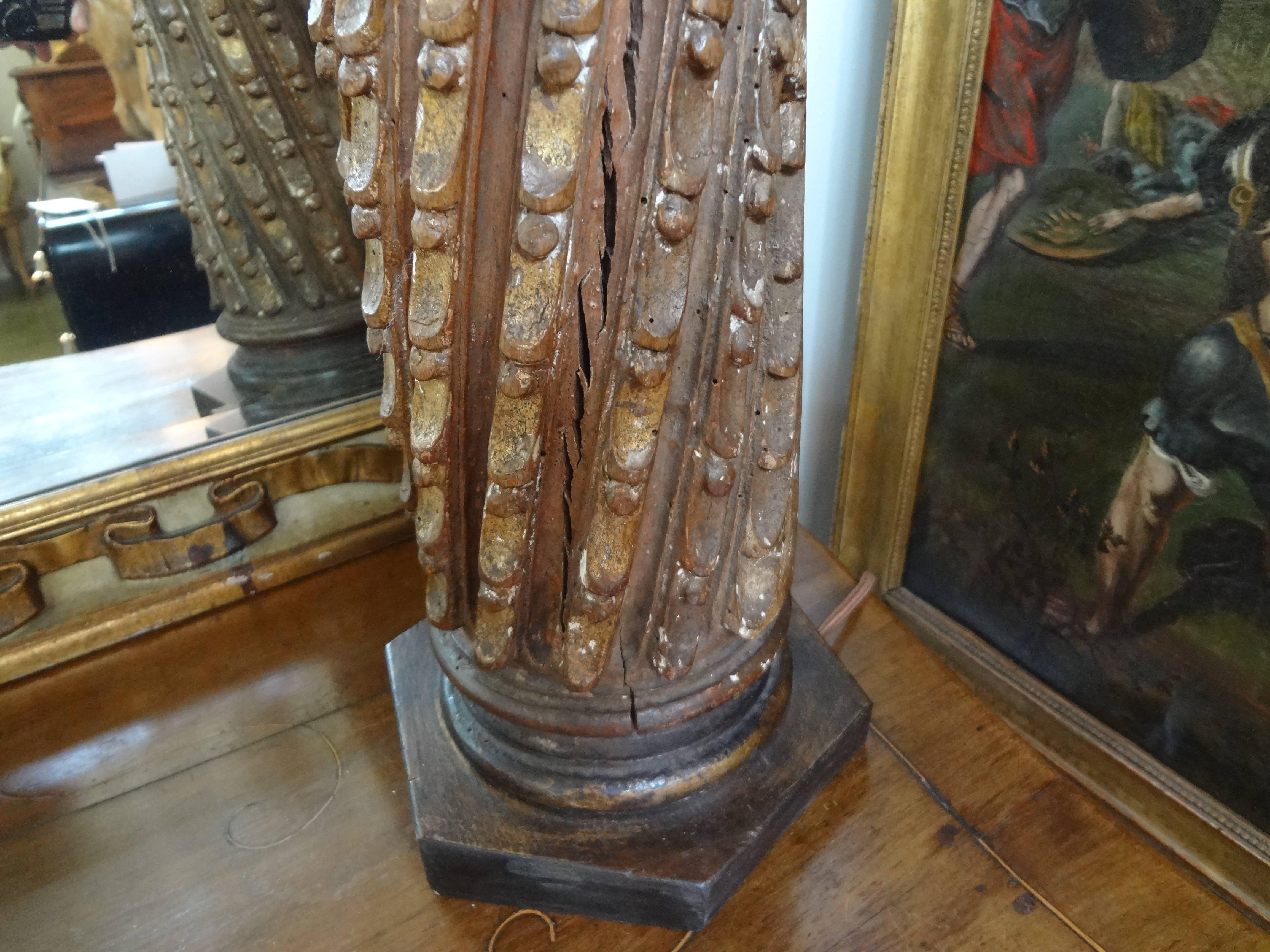 XIXe siècle Lampe à colonne corinthienne italienne en bois doré en vente