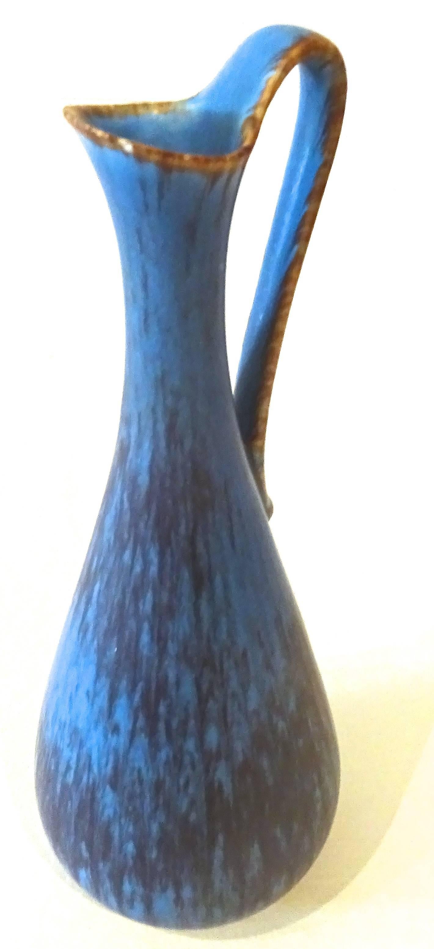 1950s Gunnar Nylund for Rorstrand Swedish Modern art pottery vessel.