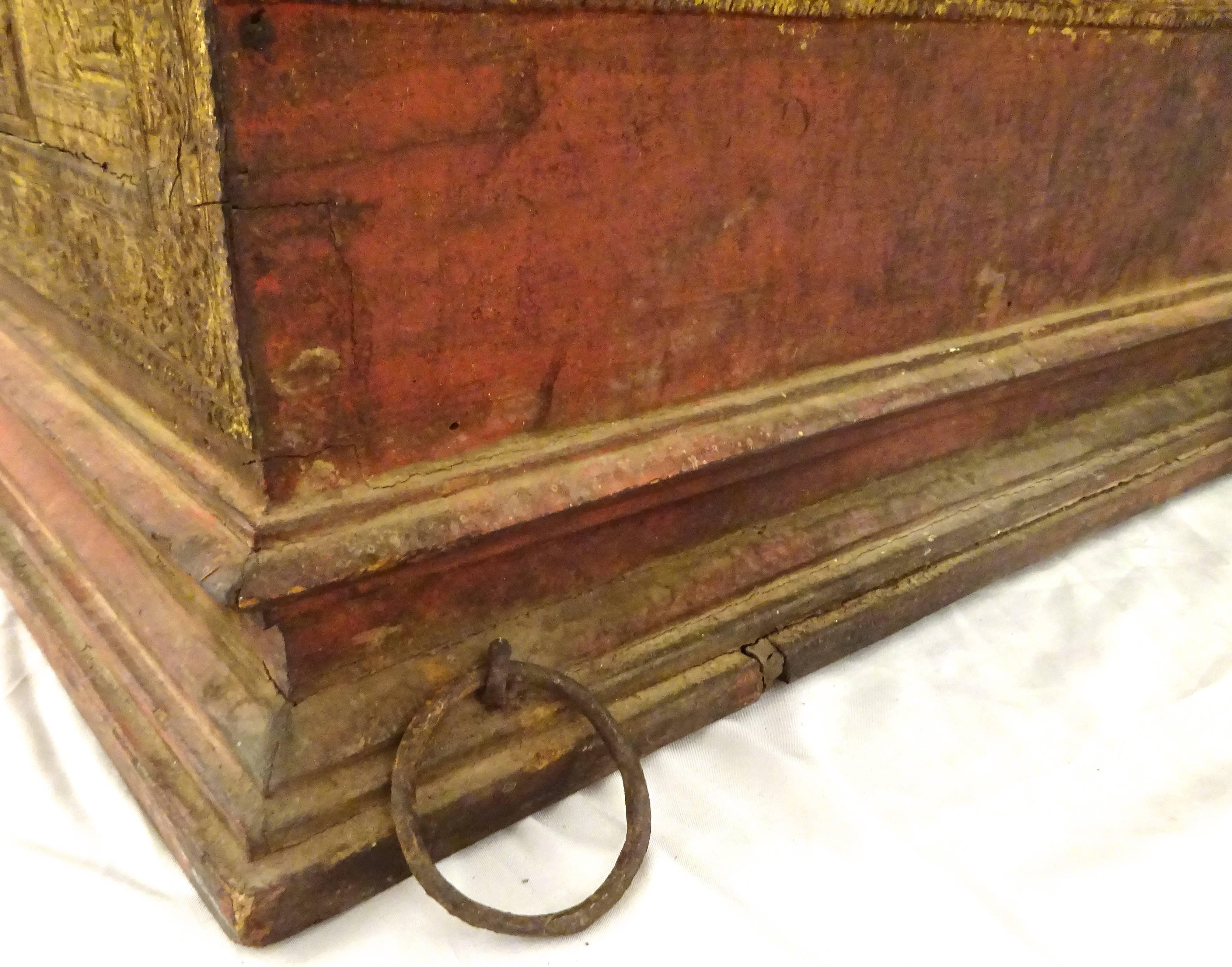 Stunning Large Late 19th Century Thai Parcel-Gilt and Painted Wedding Trunk In Excellent Condition In Washington, DC
