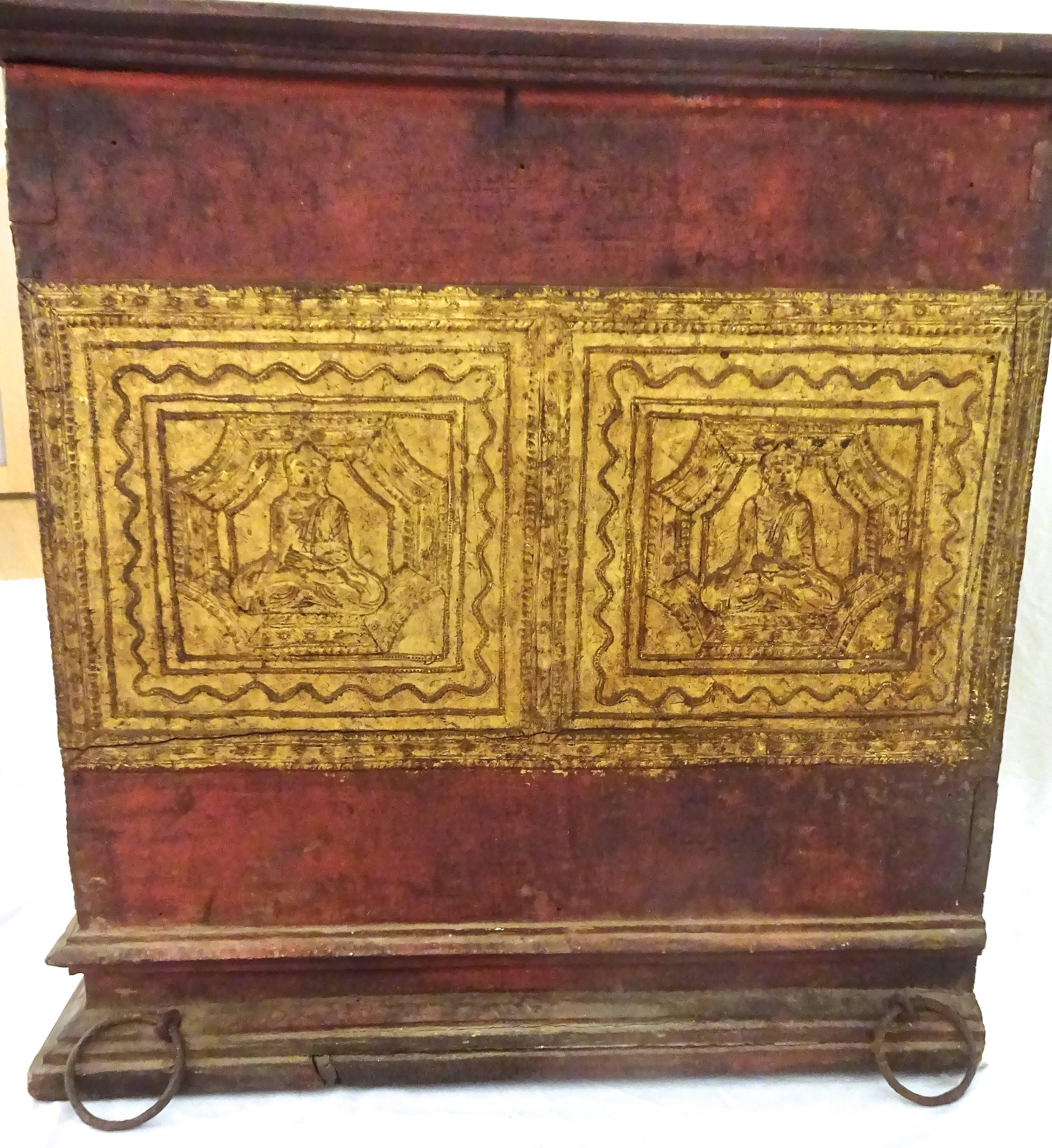 Stunning Large Late 19th Century Thai Parcel-Gilt and Painted Wedding Trunk 5