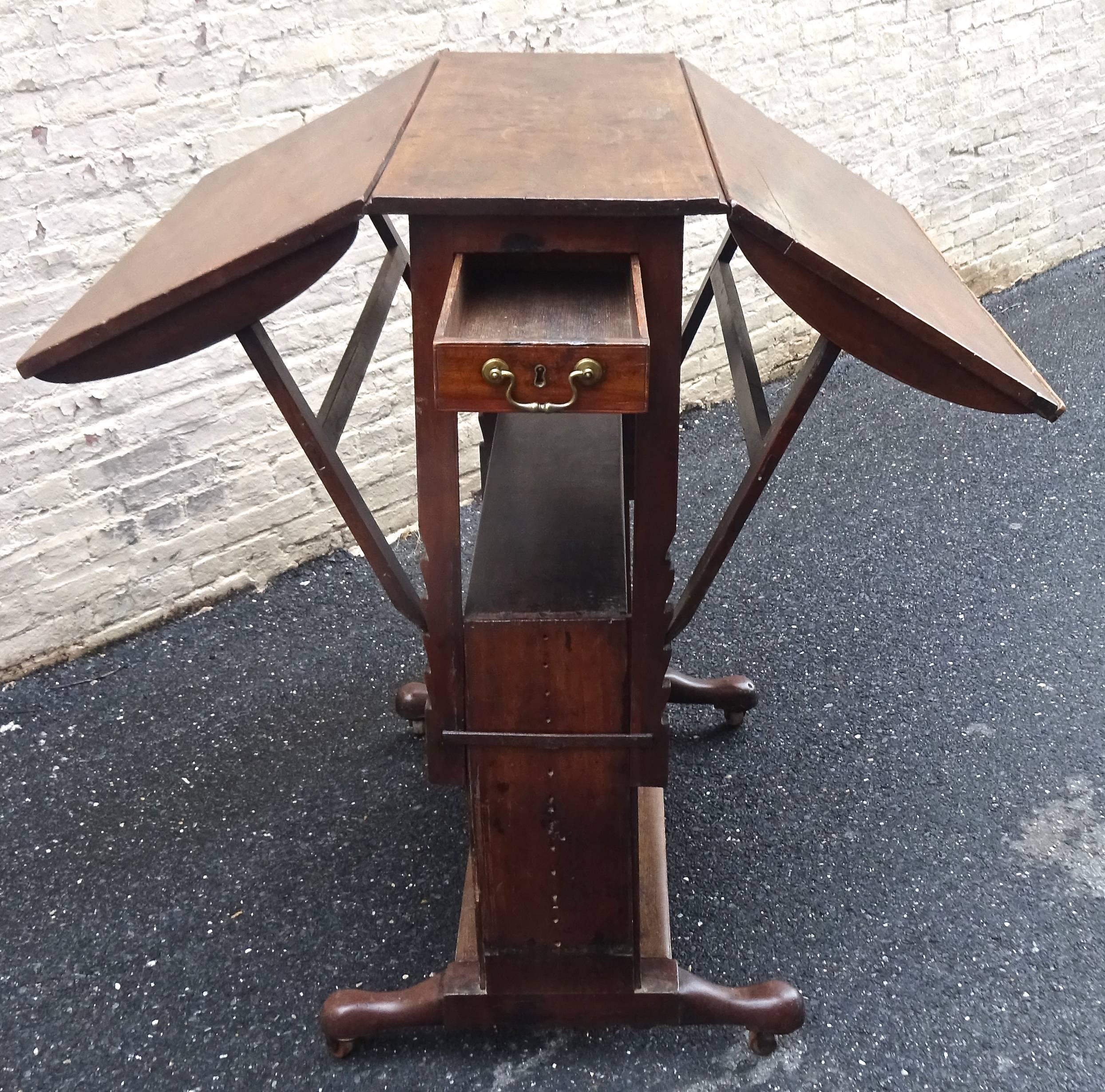 Exceptional rare early 18th century English walnut industrial drafting or architect's table. This is a 