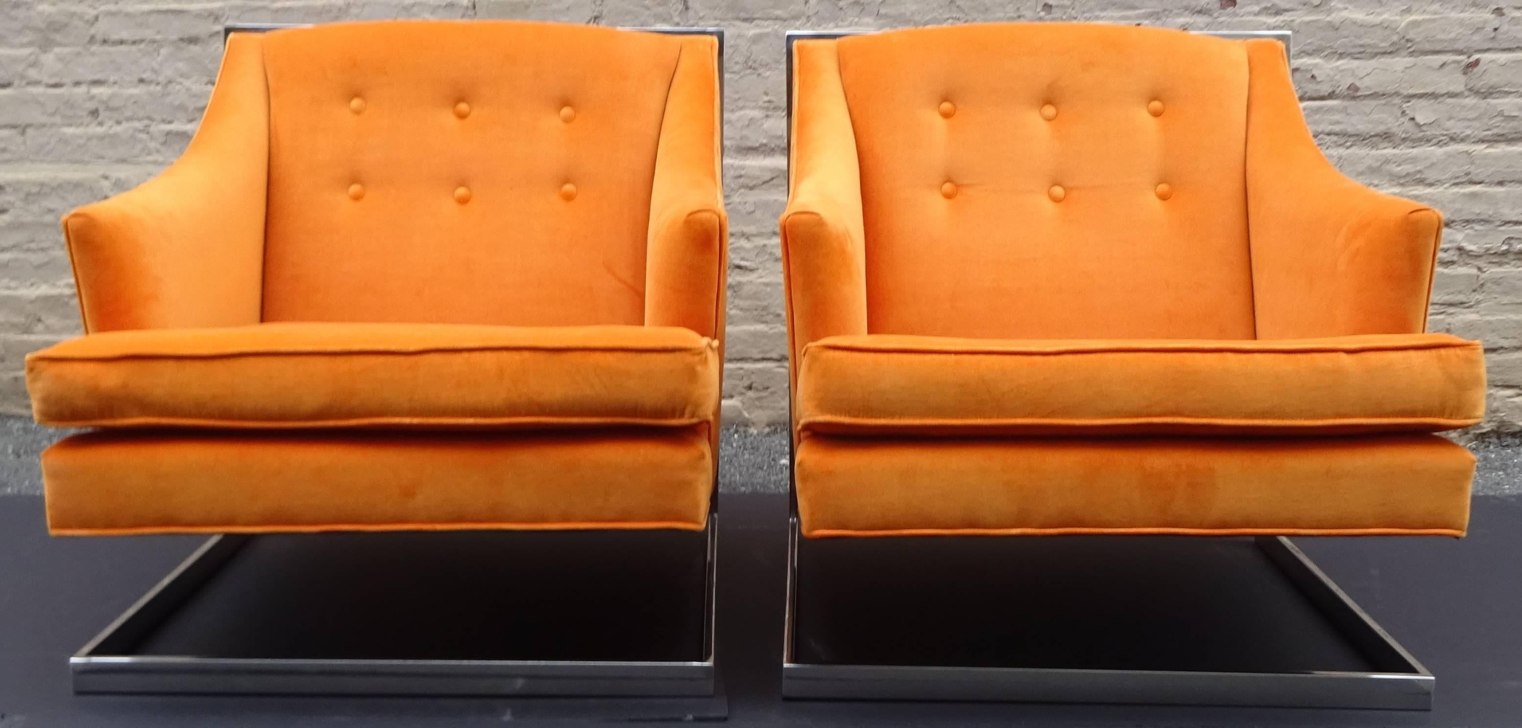 Fabulous pair of 1970s cantilevered chrome lounge chairs designed by Milo Baughman.