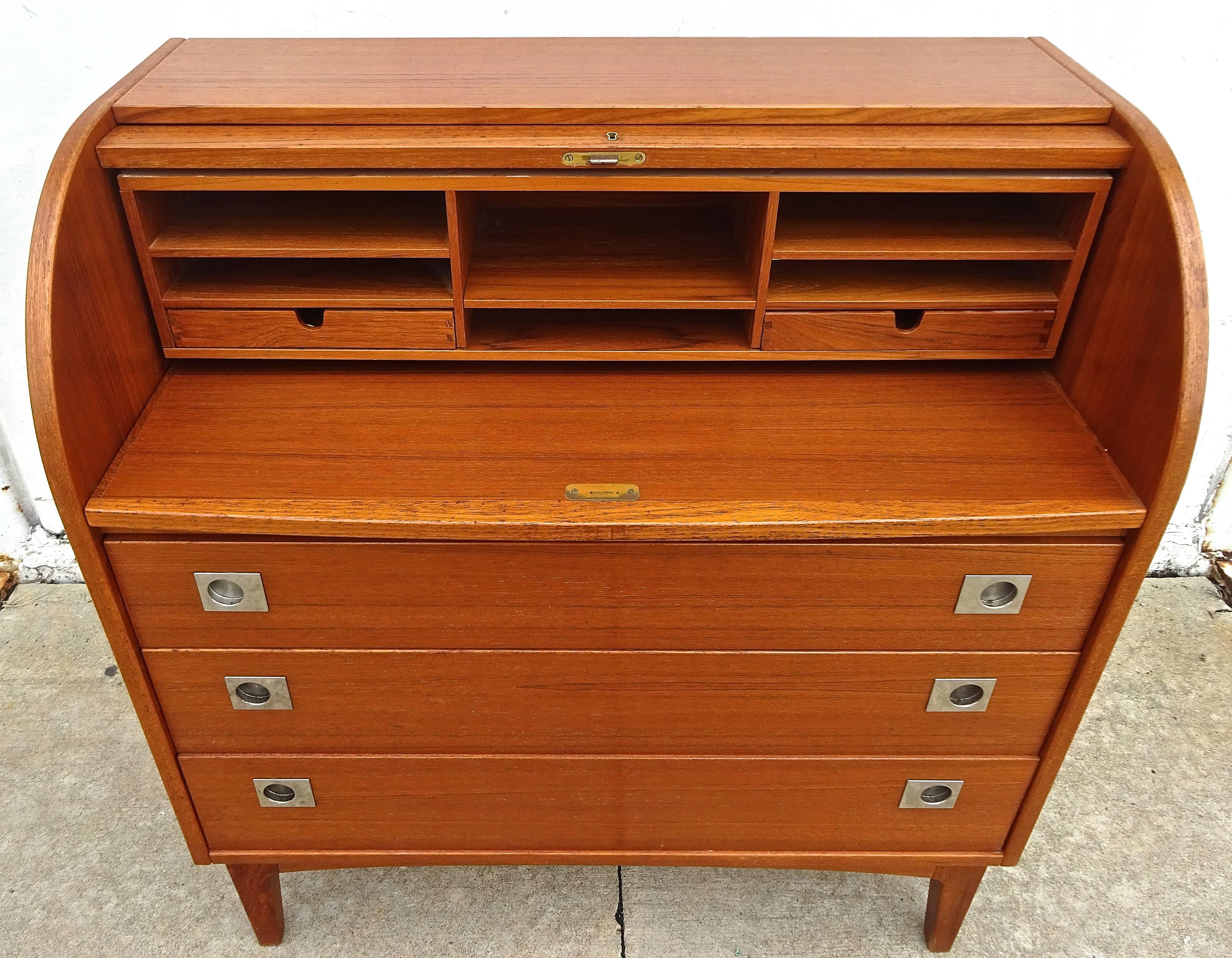 1960s Modernist Swedish Broderna Gustsaffsons Roll Top Secretary with Drawers In Excellent Condition In Washington, DC