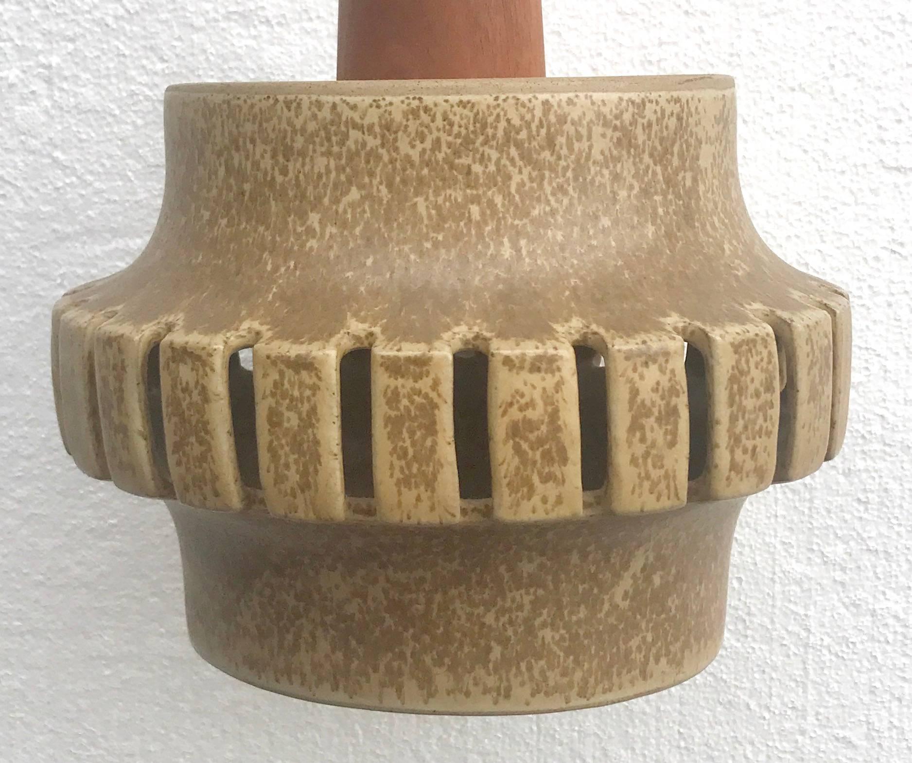 Super rare American modern 1950s Gordon Martz art pottery hanging pendant lamp with interesting reticulated cut-out design, and cocoa colored spatter design glaze. This would be perfect for an entryway or a powder room! Comes with three feet of