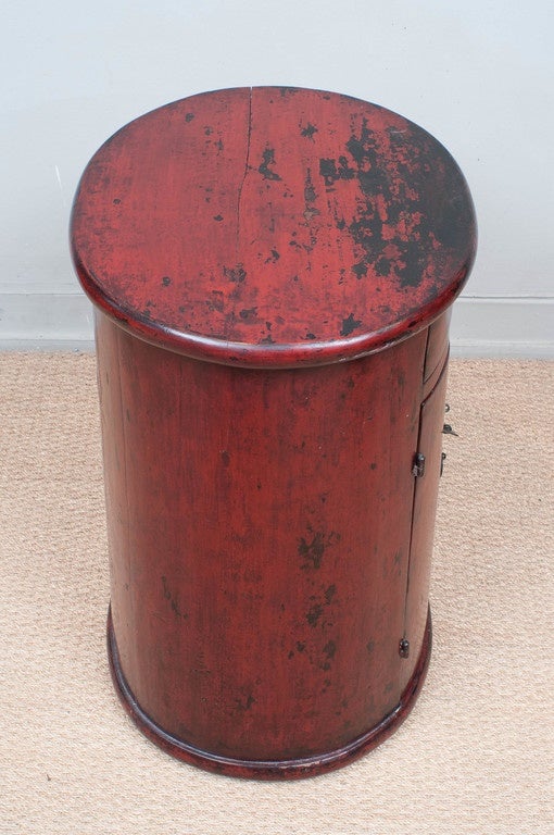 18th Century Pair of Chinese Cylindrical Night Stand Chests 1