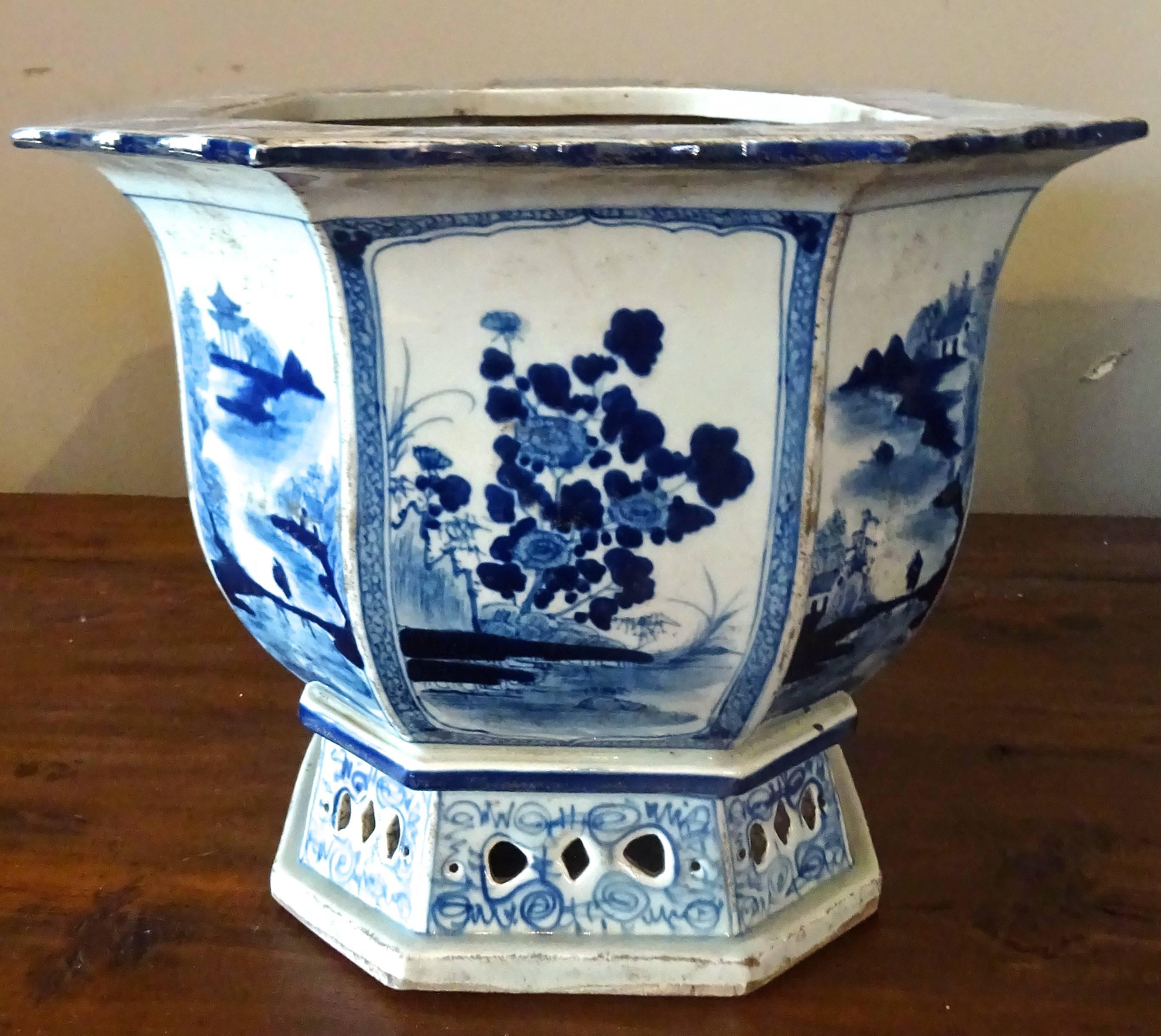 Pair of Chinese Blue and White Porcelain Jardinieres In Excellent Condition In Washington, DC