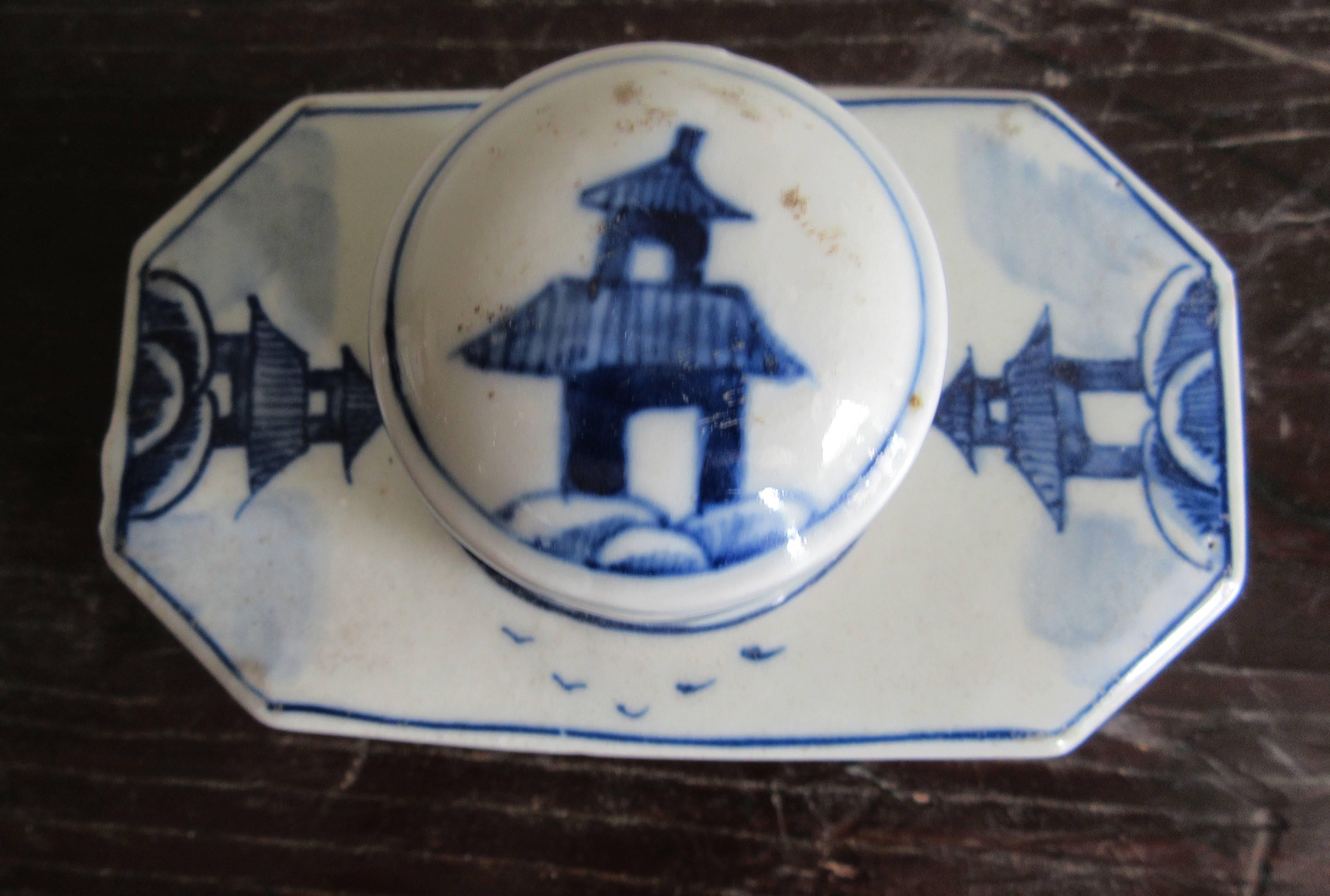 Hand-Painted Small Pair of Chinese Blue and White Porcelain Tea Canisters