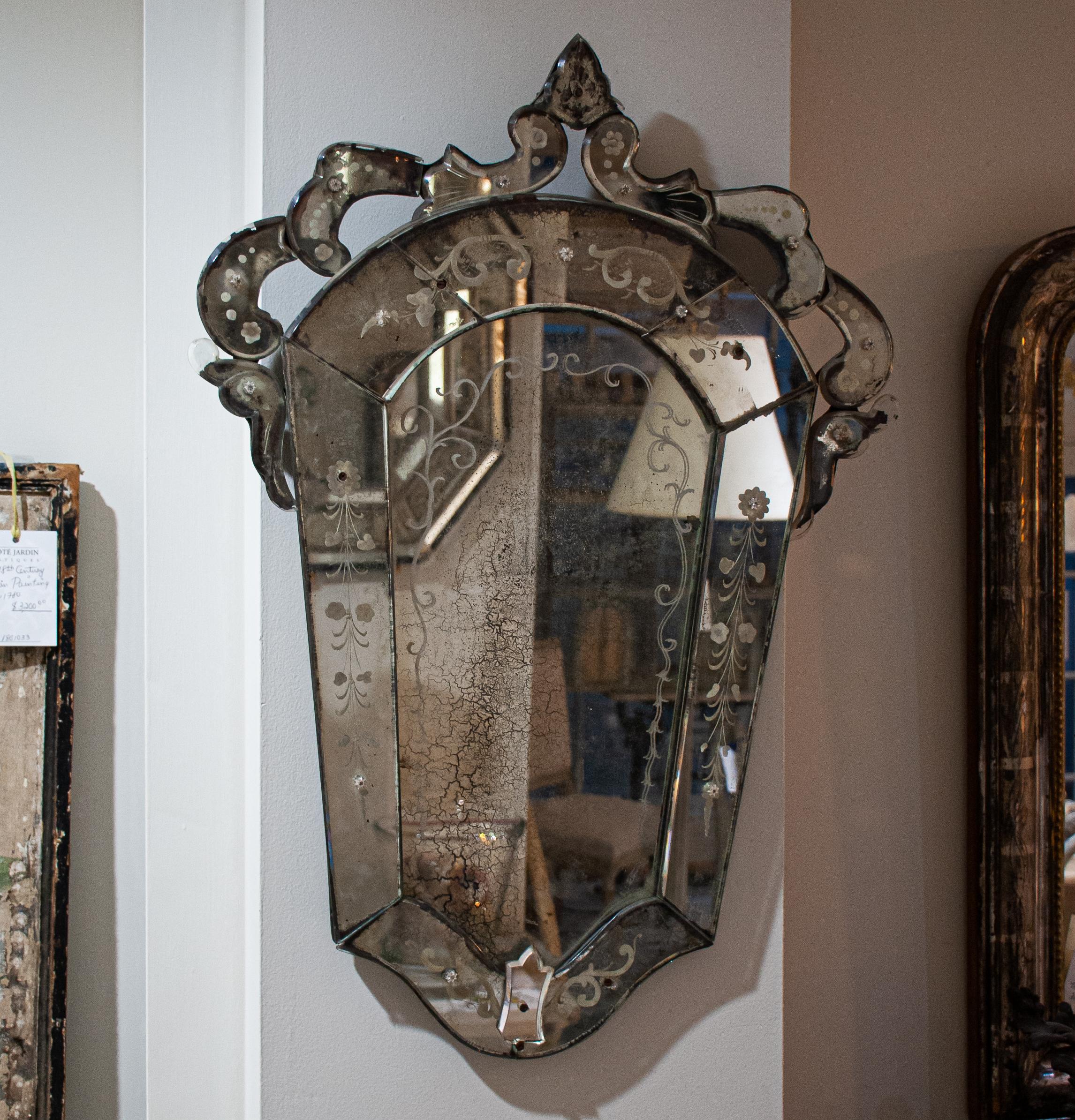 Venetian Mirror In Good Condition In Washington, DC