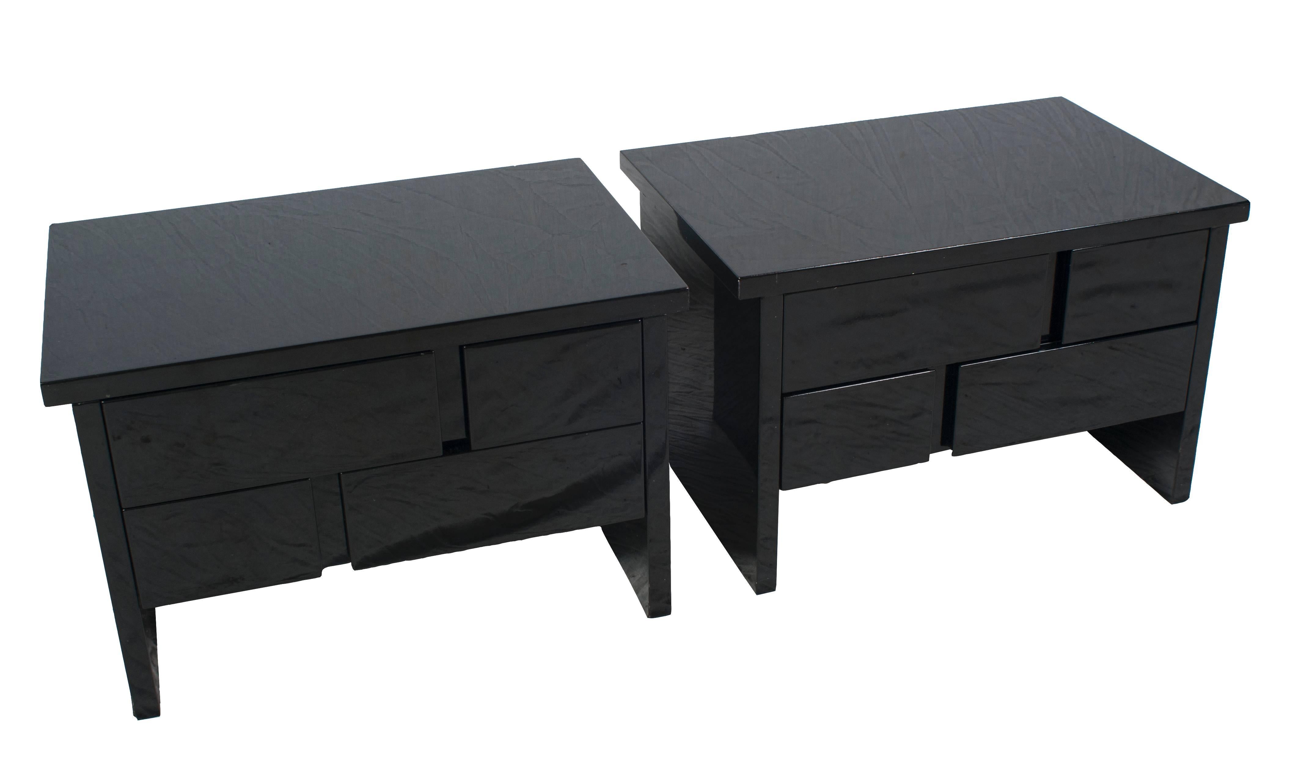 20th Century Pair of Black Lacquer Side Tables or Nightstands For Sale