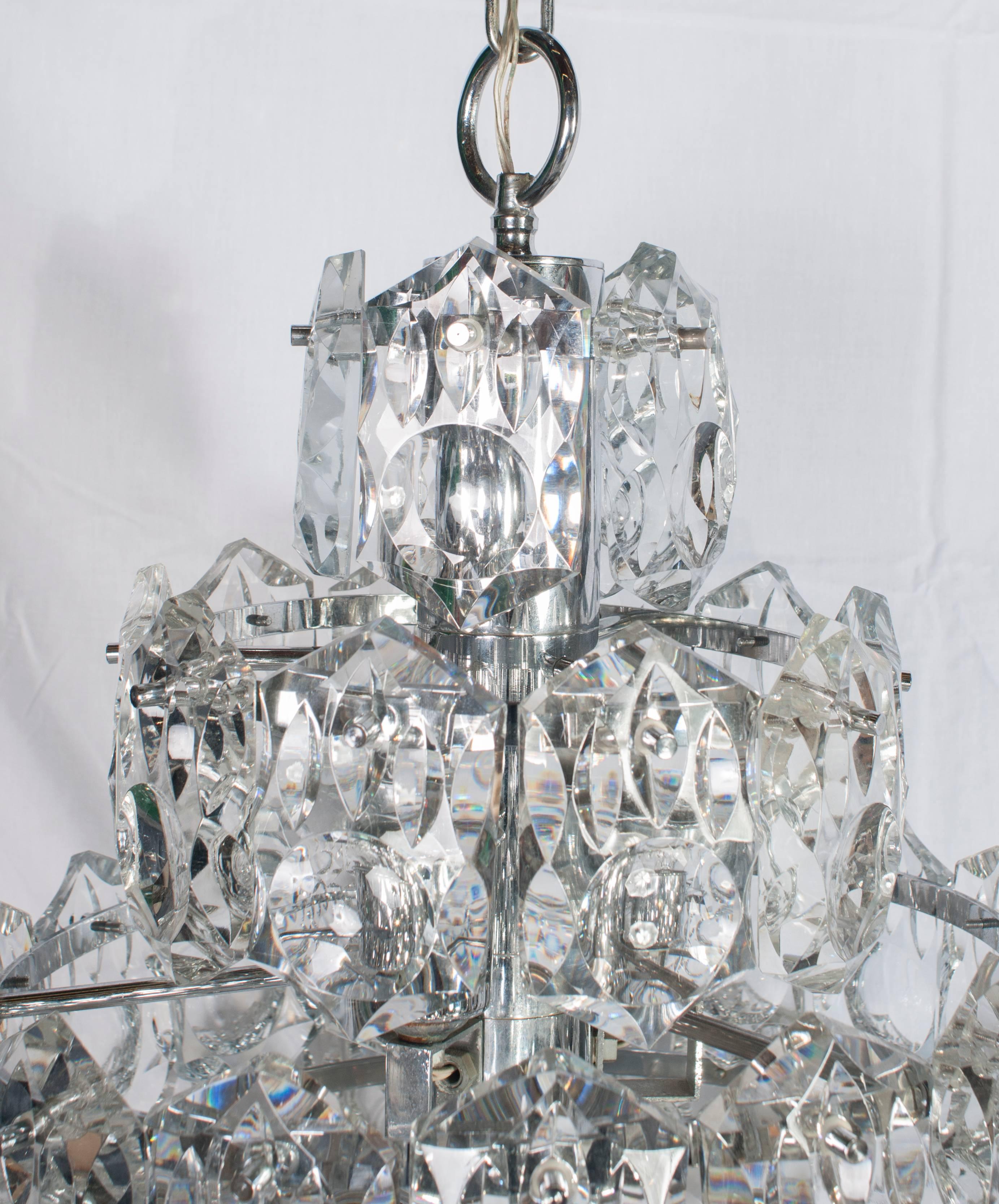 Superb quality Austrian glass chandelier of high quality.
This has been rewired to USA specification.