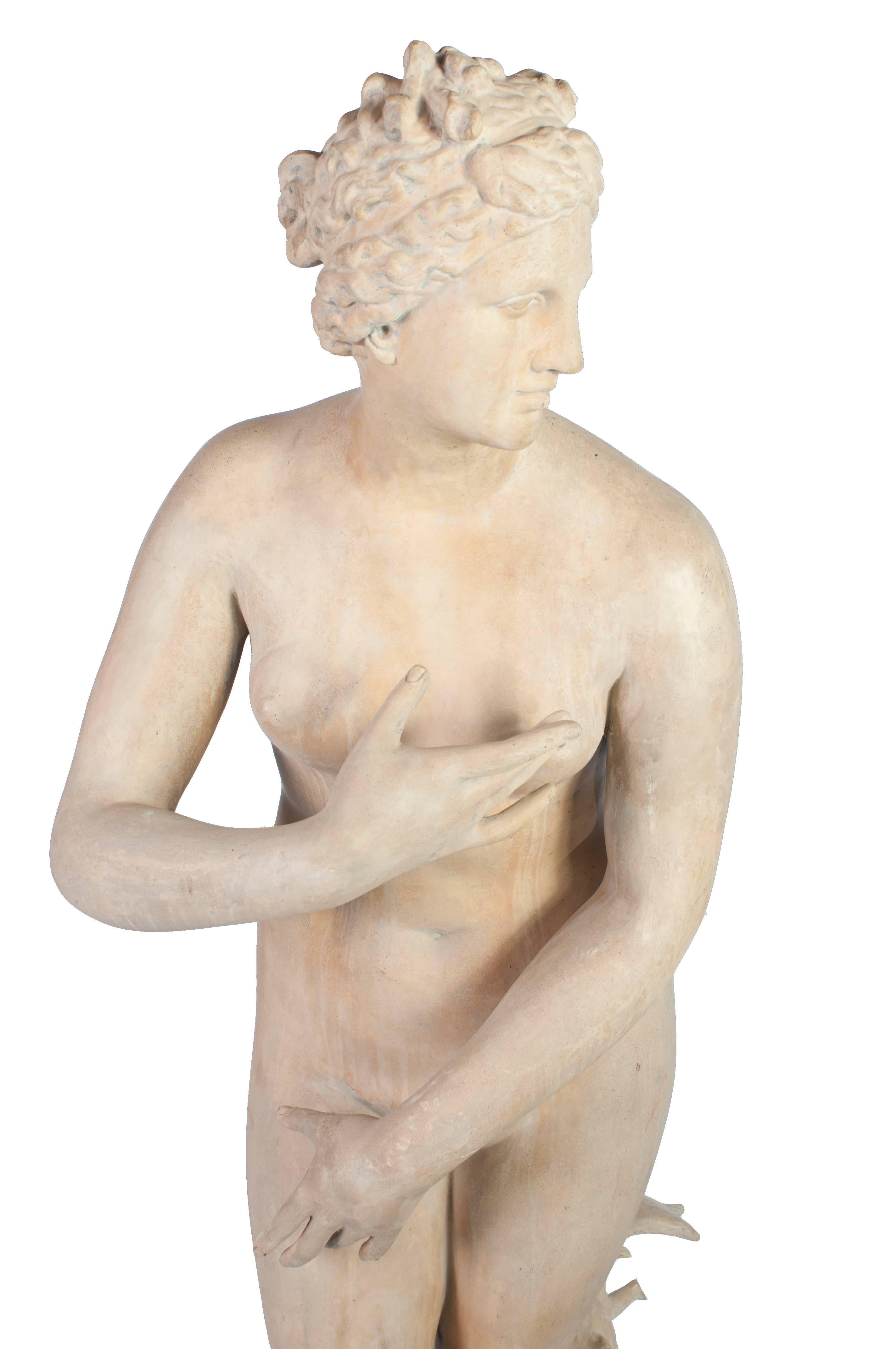 A white terracotta statue of Venus. This is a copy of the Venus statue in the museum in Florence, Italy.