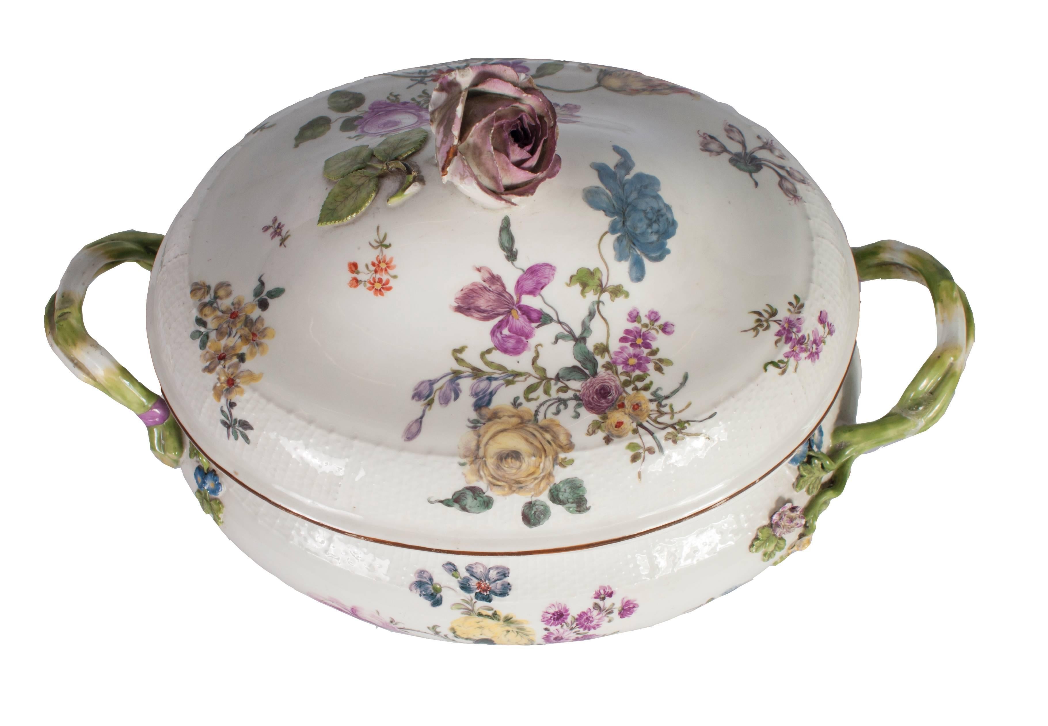 Very colorful Meissen soup tureen with flora decoration to the lid and tureen.
There is small crack which is more noticeable from the inside.