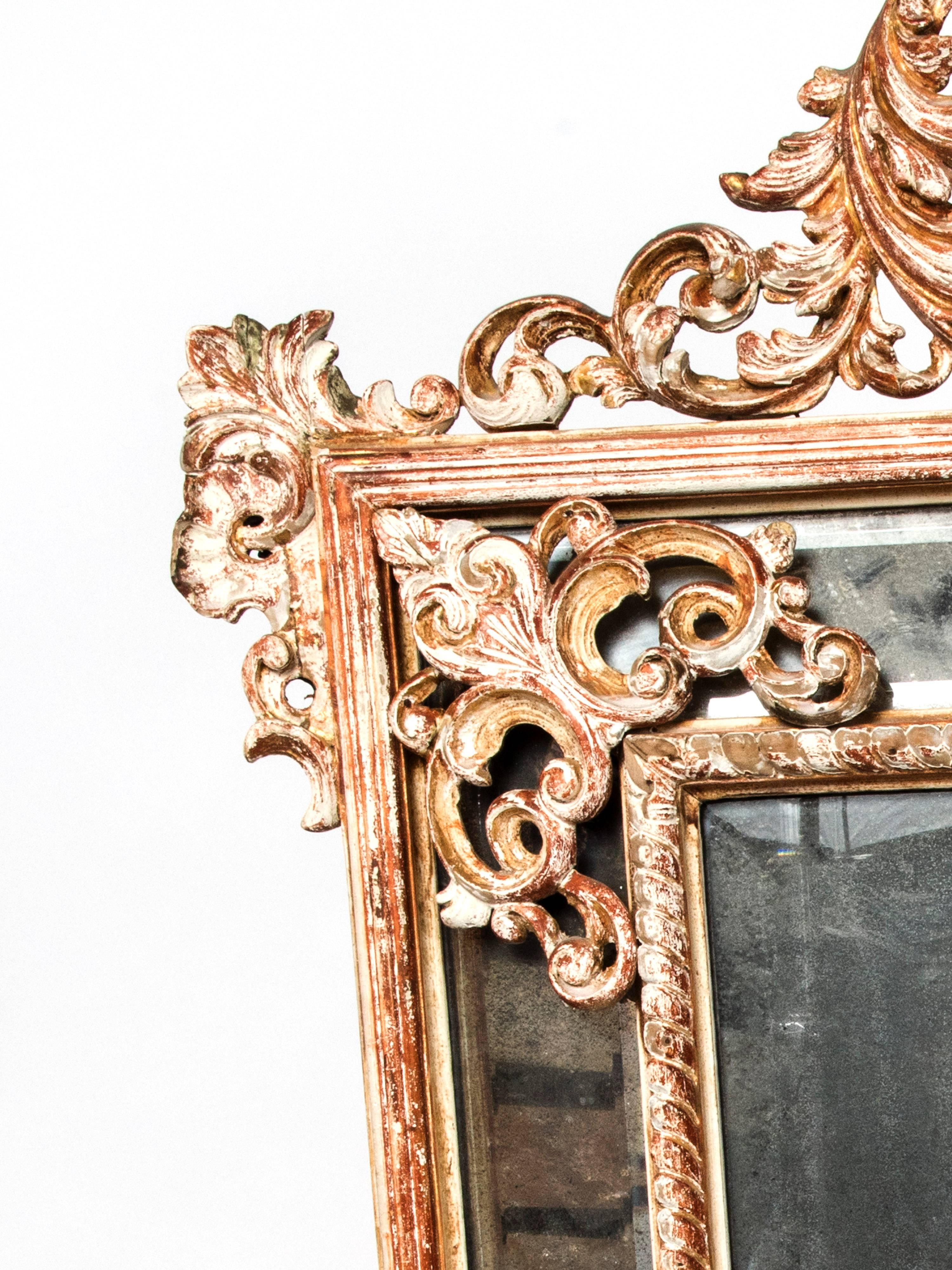 Grand miroir en bois sculpté Bon état - En vente à Washington, DC