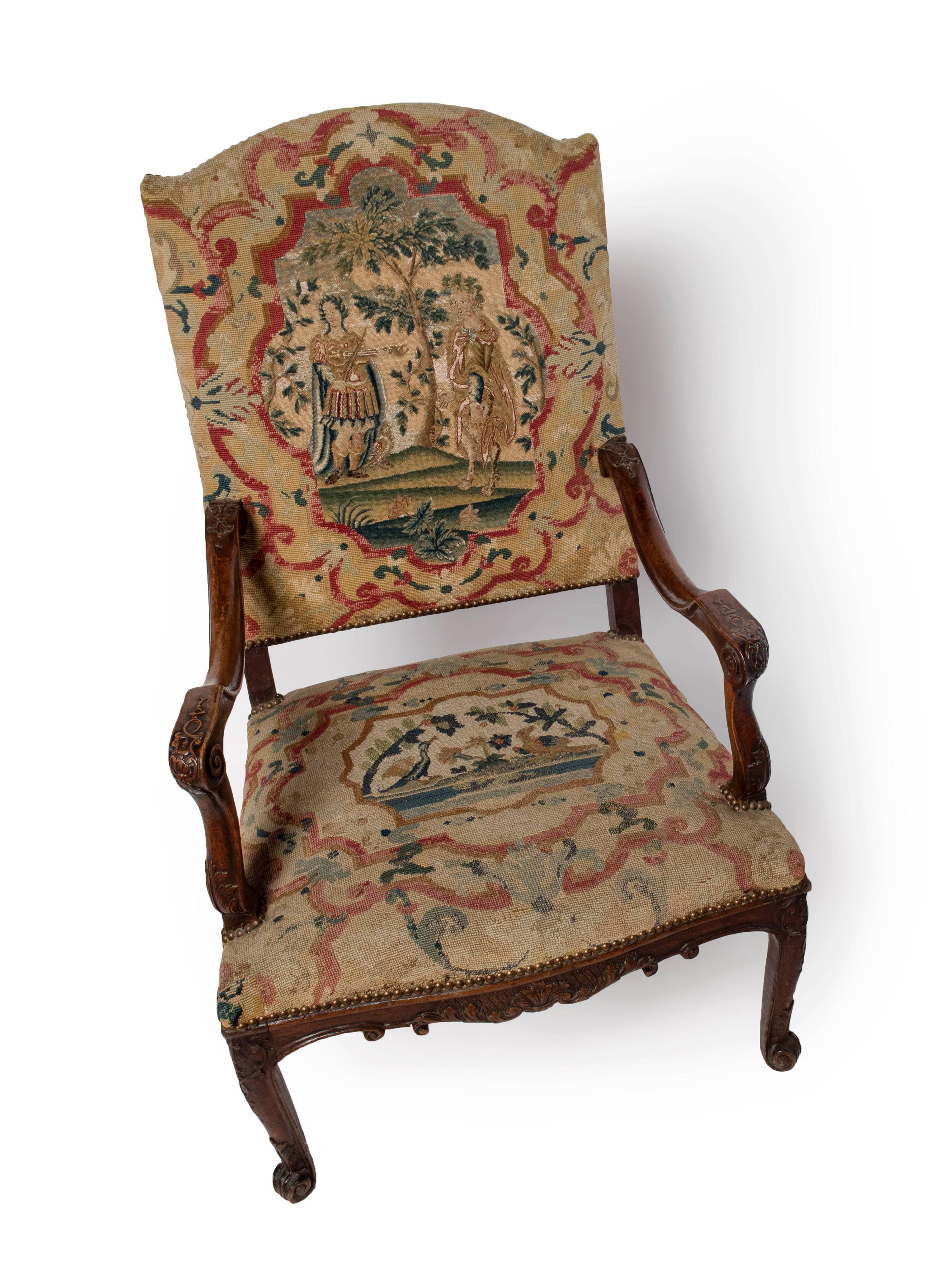 Un fauteuil Regency con tapicería petit point.