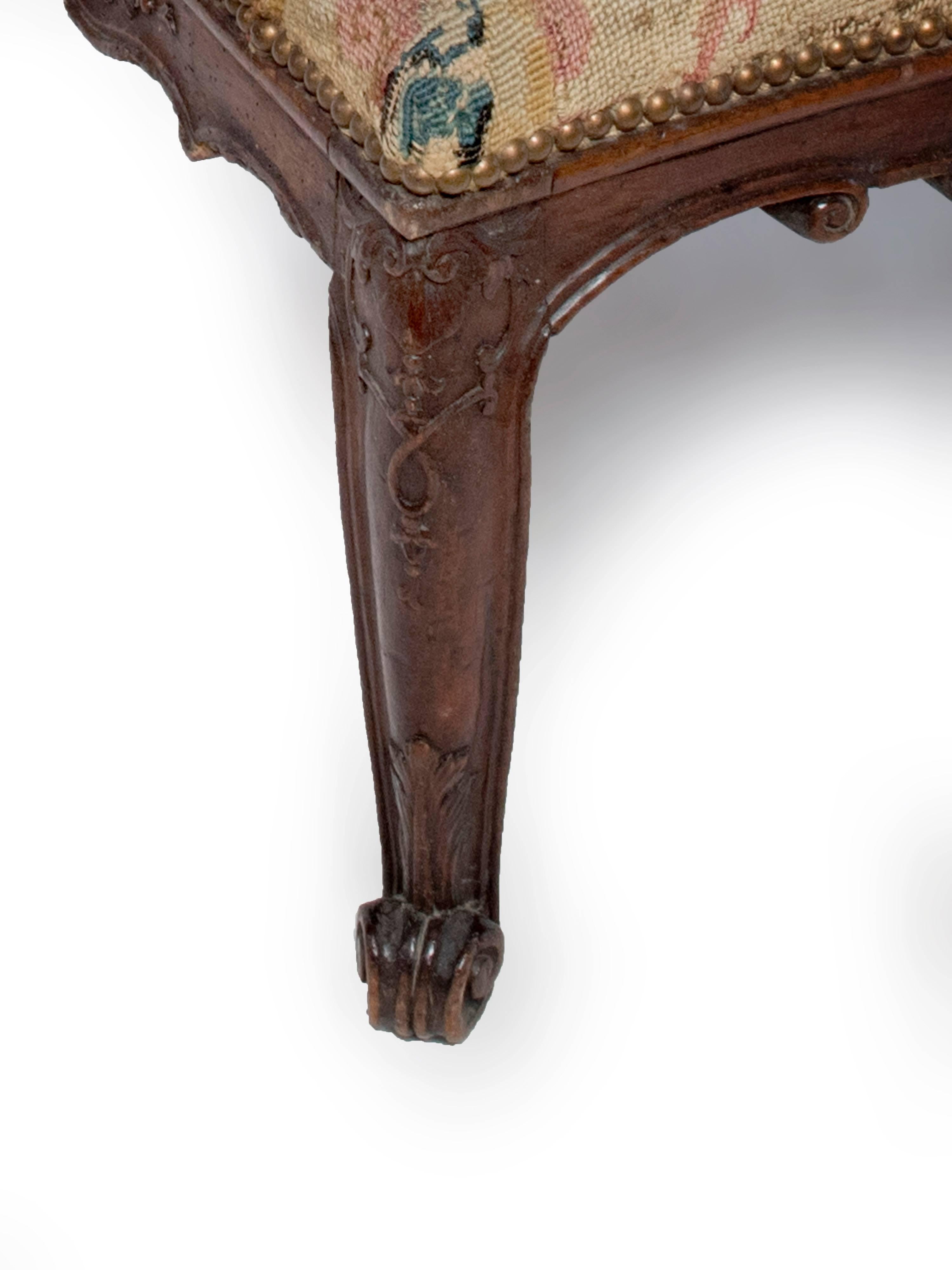 Fauteuil Regency con Tapicería Petit Point Francés en venta
