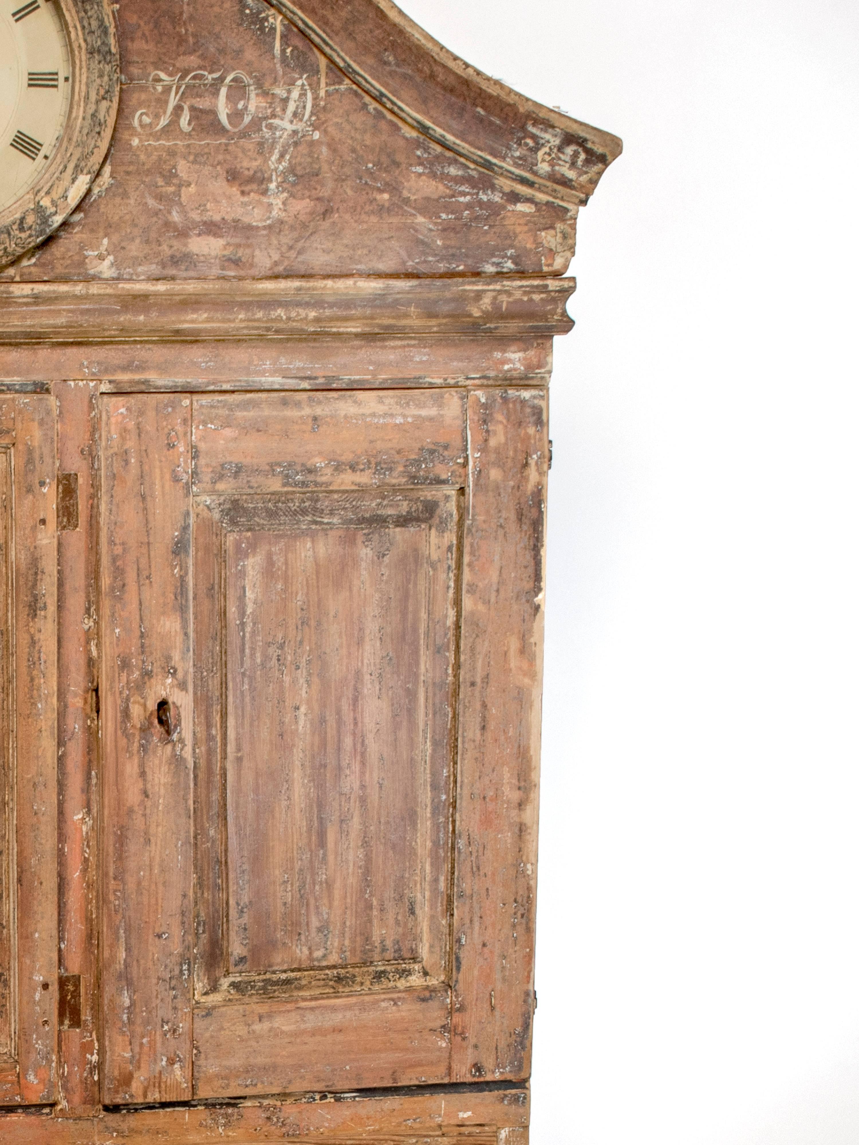 Swedish Rare Painted and Scraped Faux Grain Gustavian Clock Cabinet For Sale